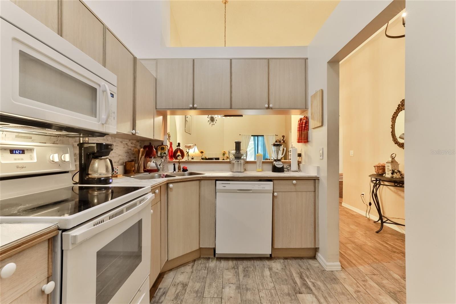 Image 17 of 42 For 121 Dovecote Lane