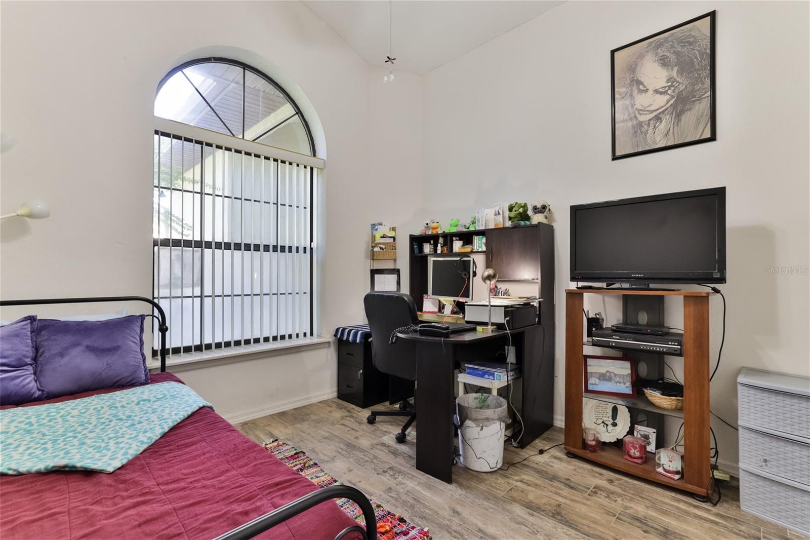 Image 25 of 42 For 121 Dovecote Lane