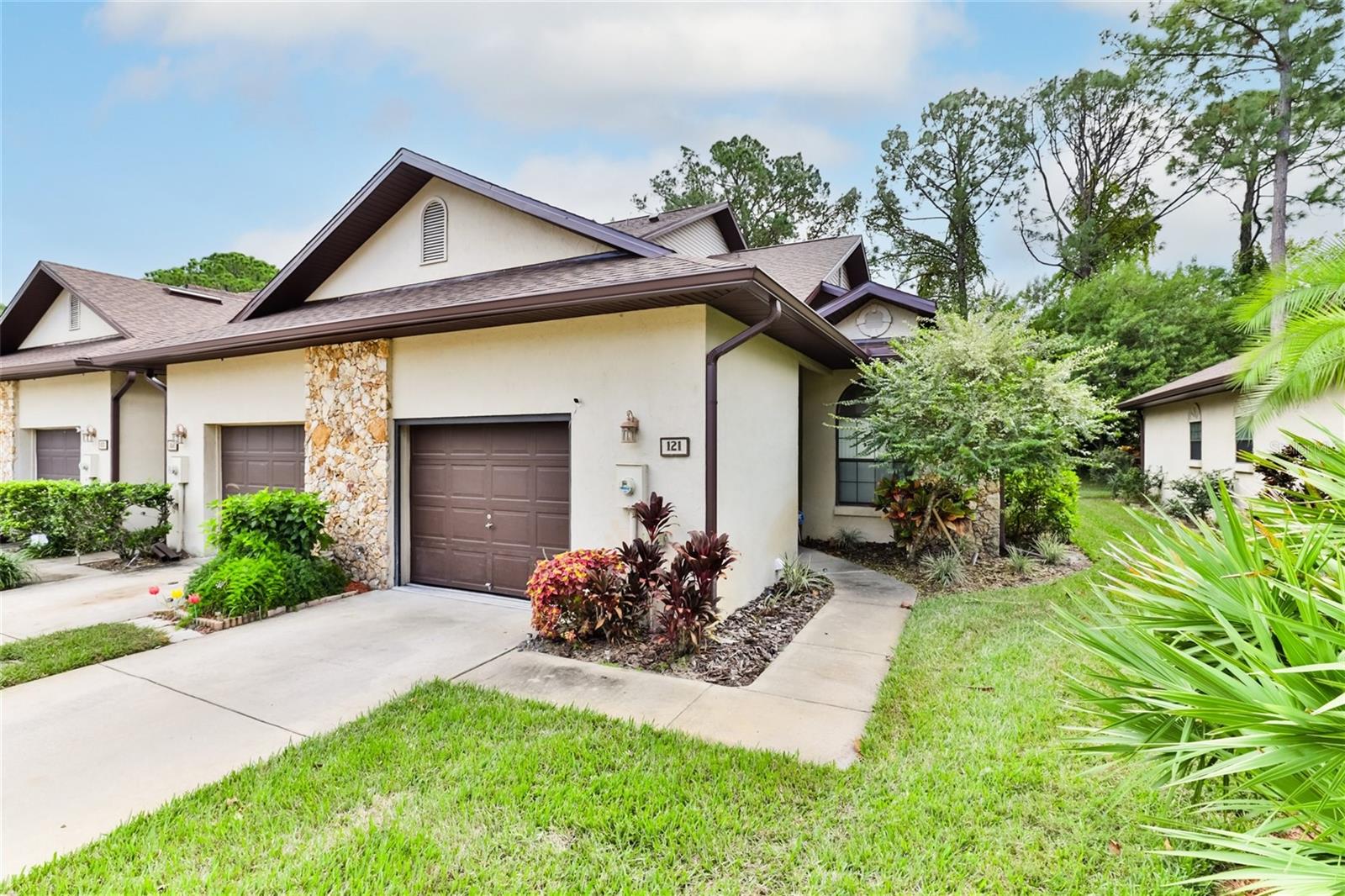 Image 4 of 42 For 121 Dovecote Lane