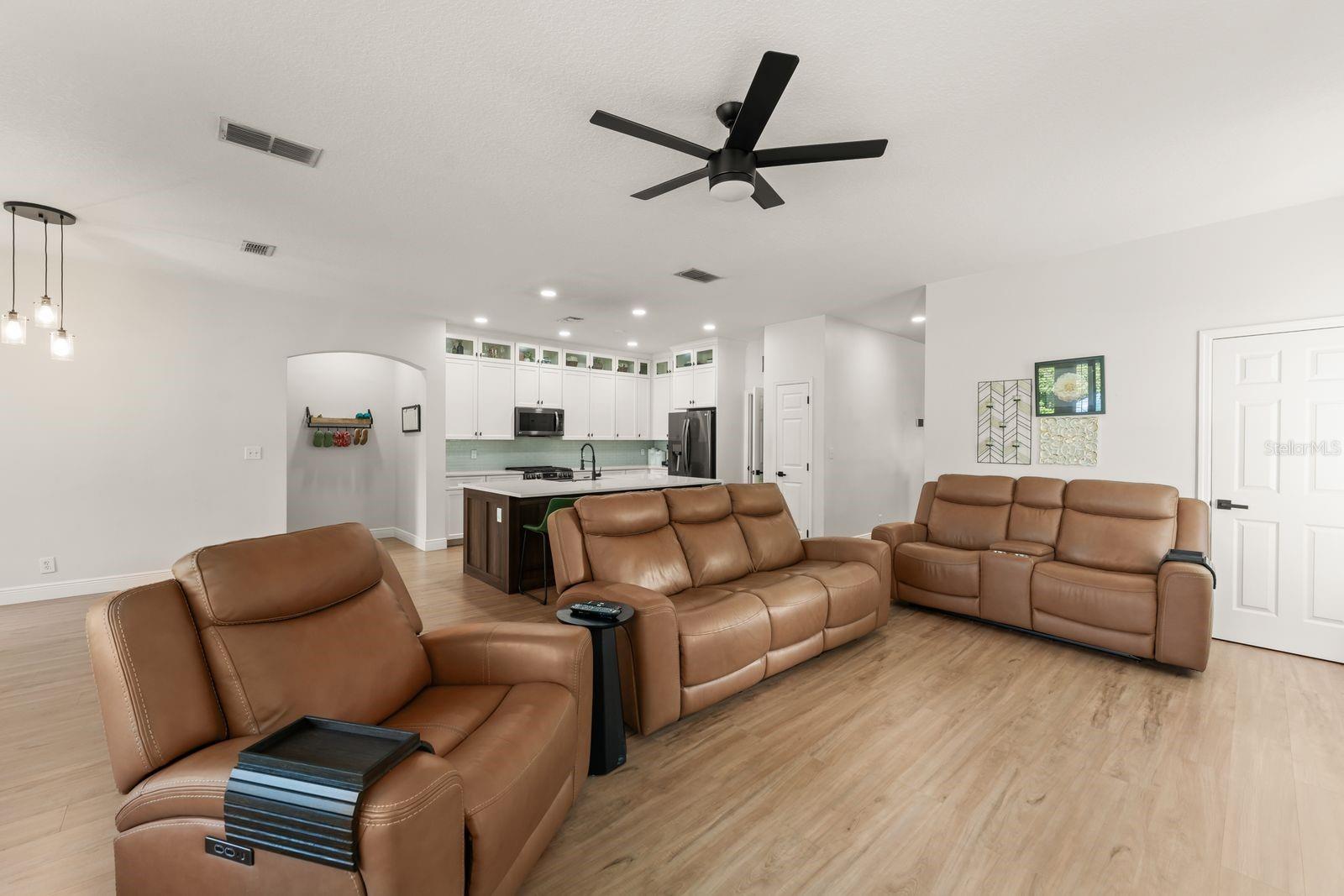 Image 13 of 55 For 611 Brookfield Terrace