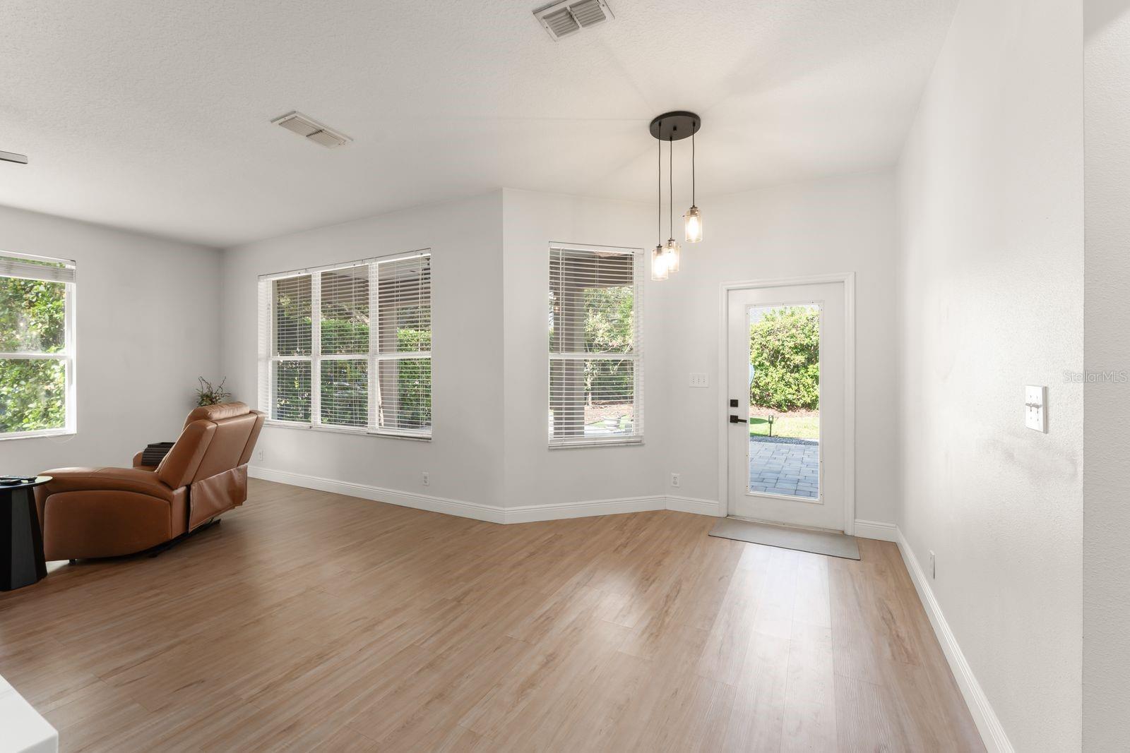Image 22 of 55 For 611 Brookfield Terrace