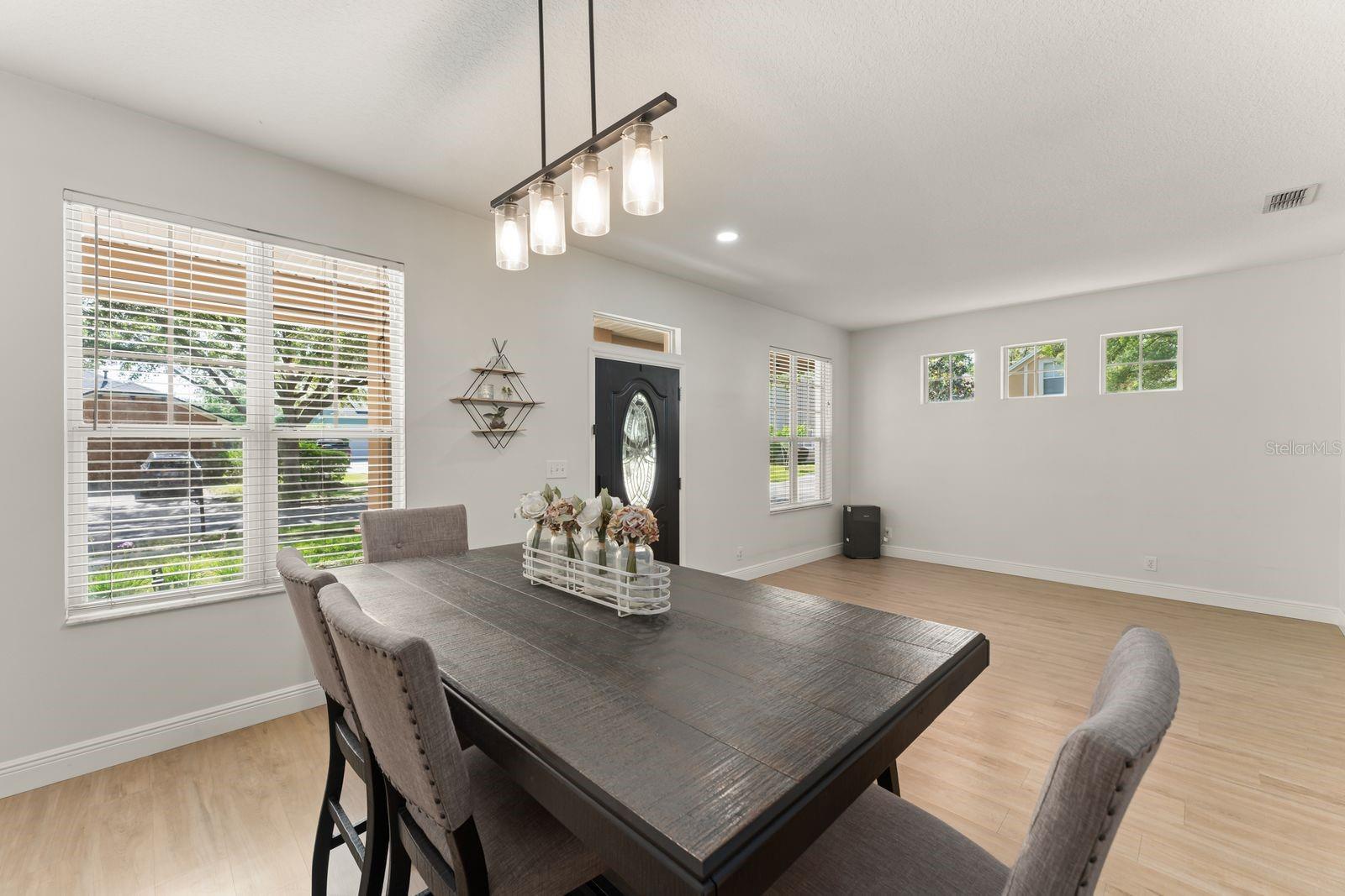 Image 7 of 55 For 611 Brookfield Terrace
