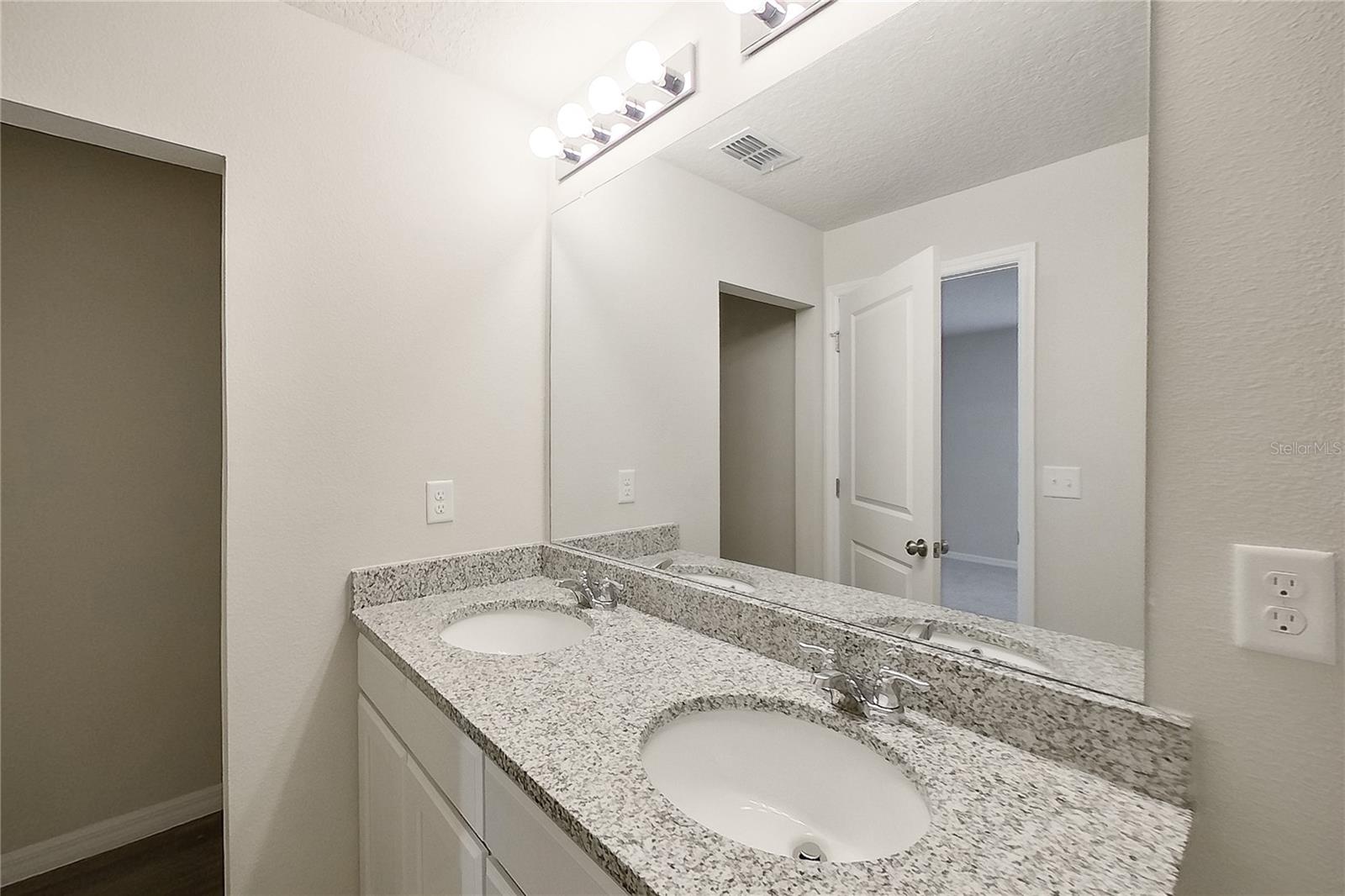 Image 16 of 20 For 8755 Nobleton Way