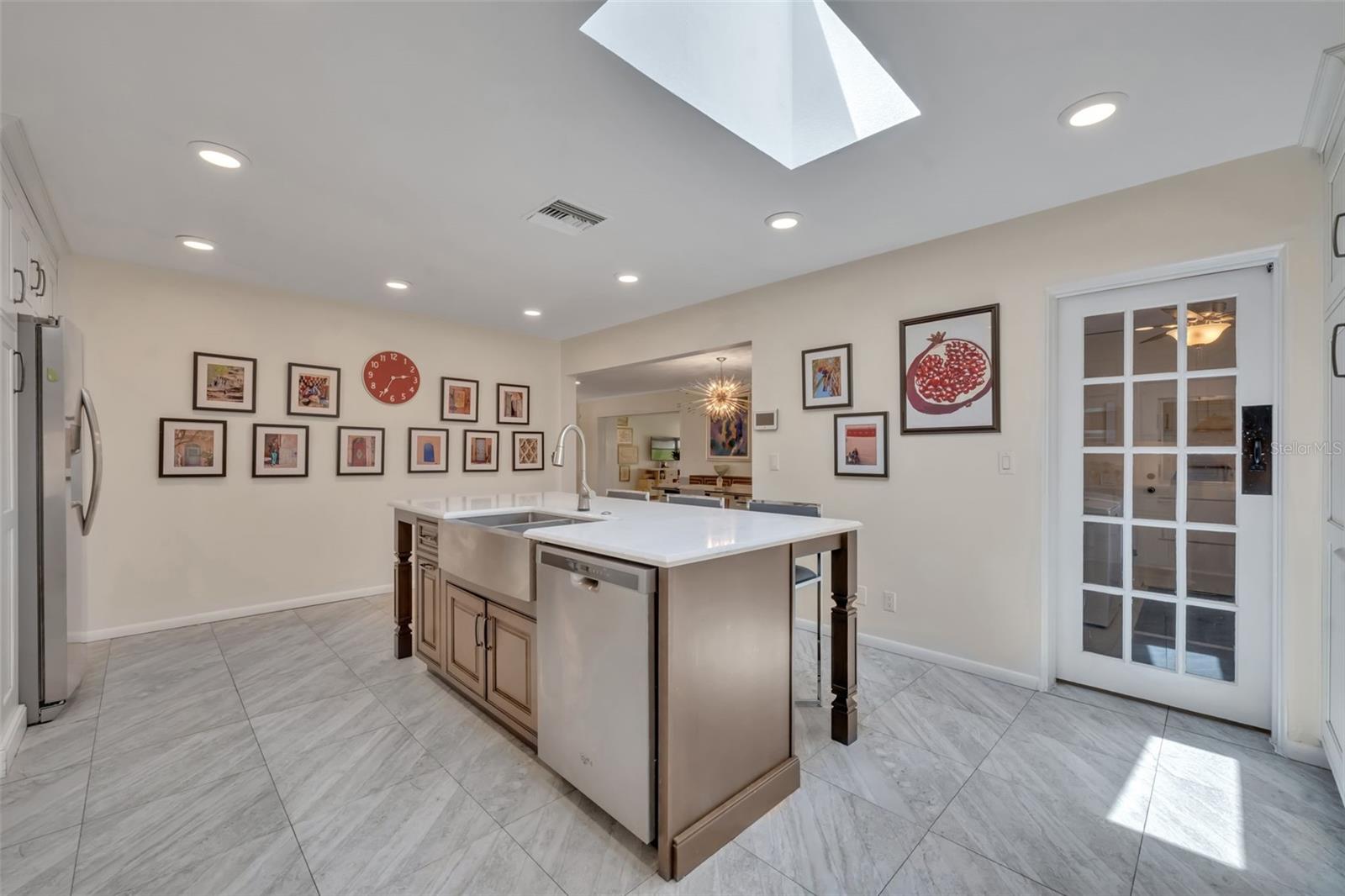Image 15 of 41 For 1725 Carollee Lane
