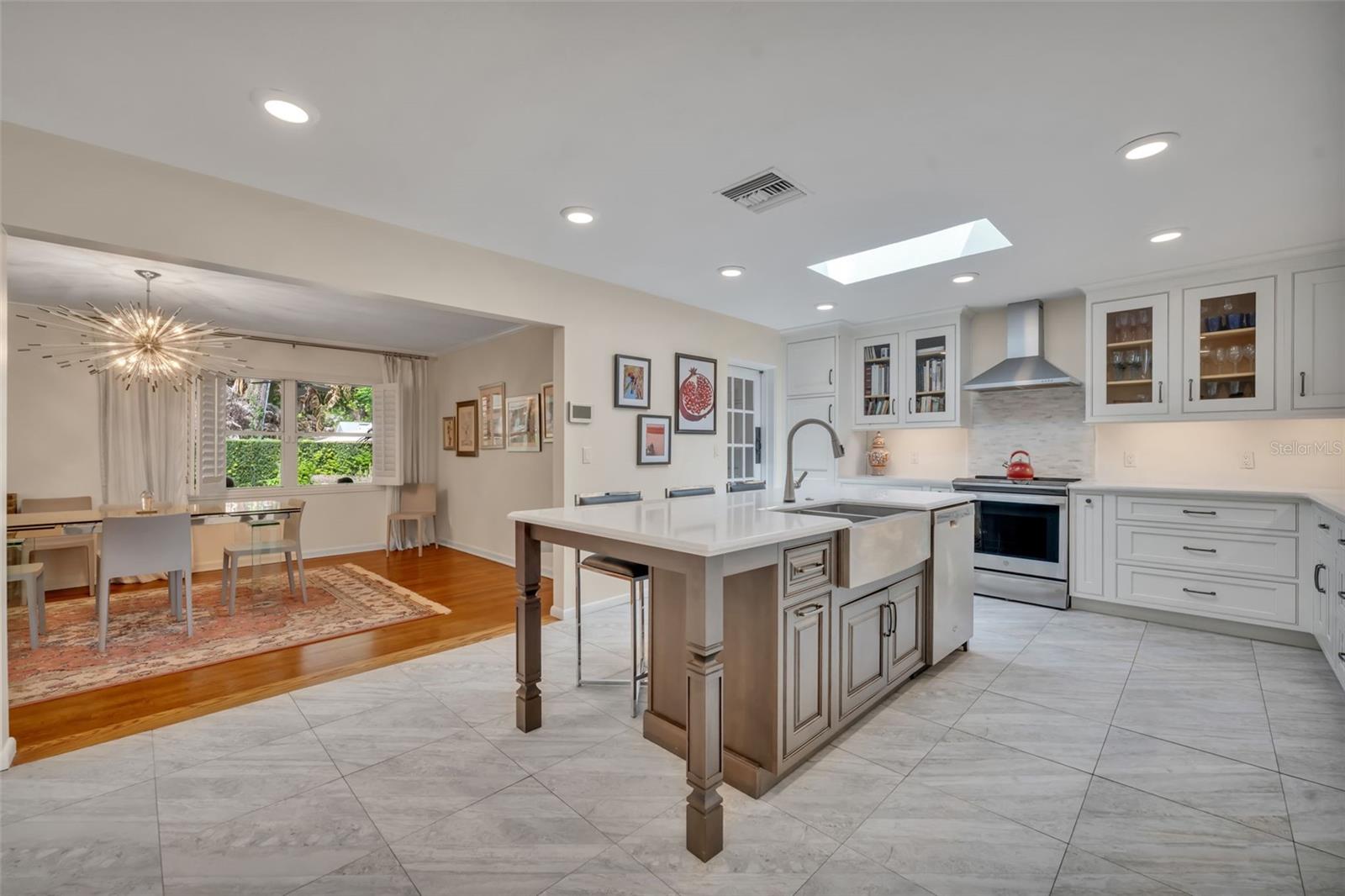 Image 16 of 41 For 1725 Carollee Lane