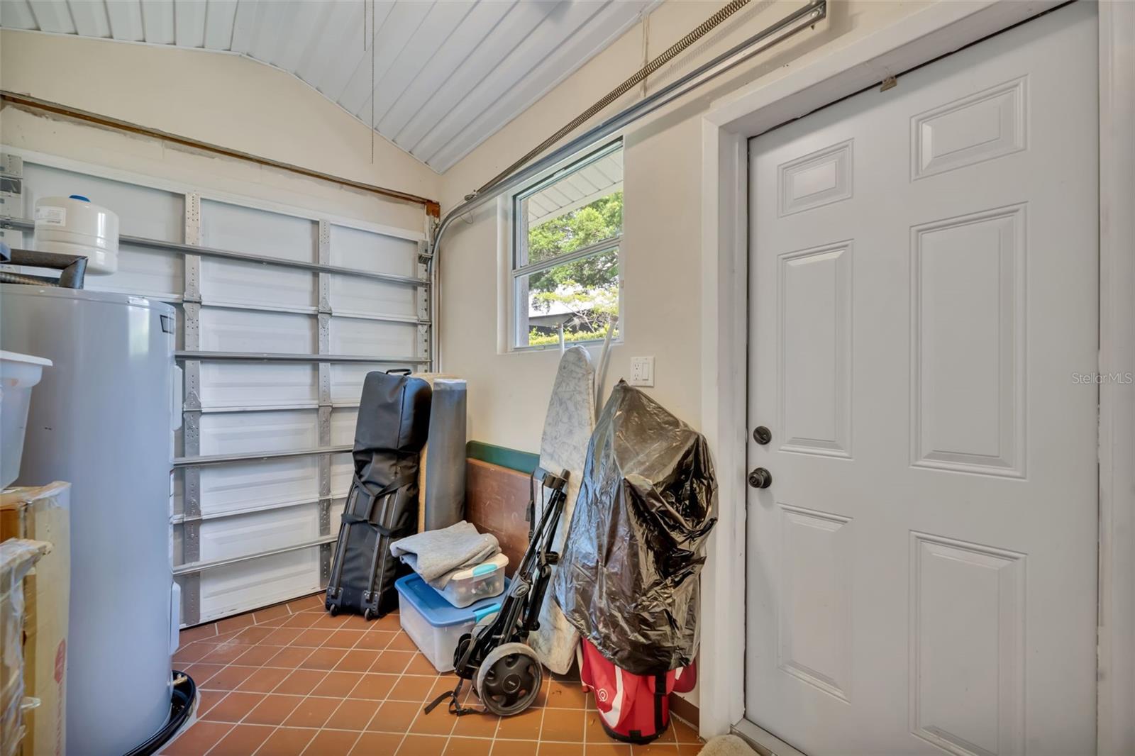Image 34 of 41 For 1725 Carollee Lane
