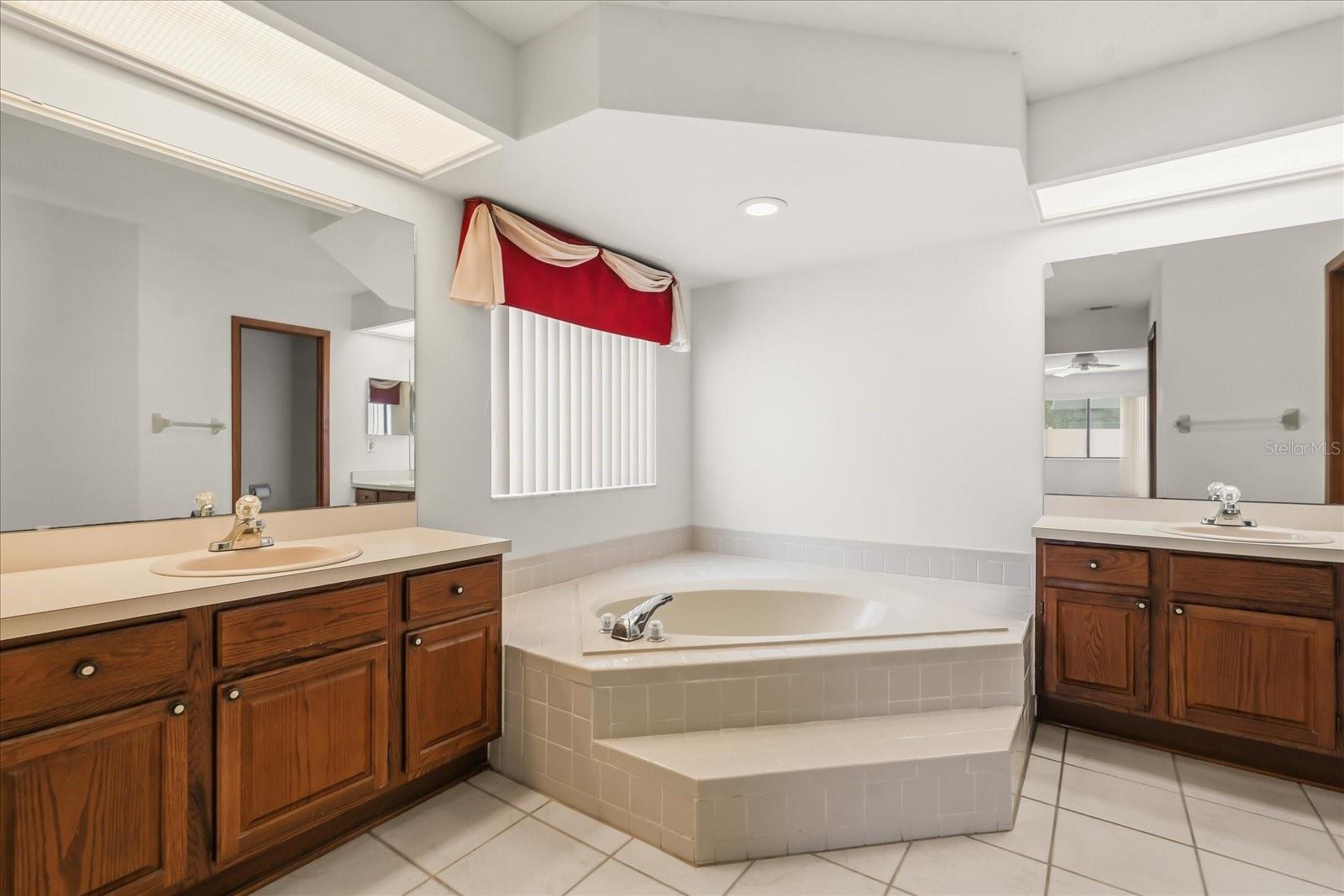 Image 20 of 41 For 10330 Taraby Court