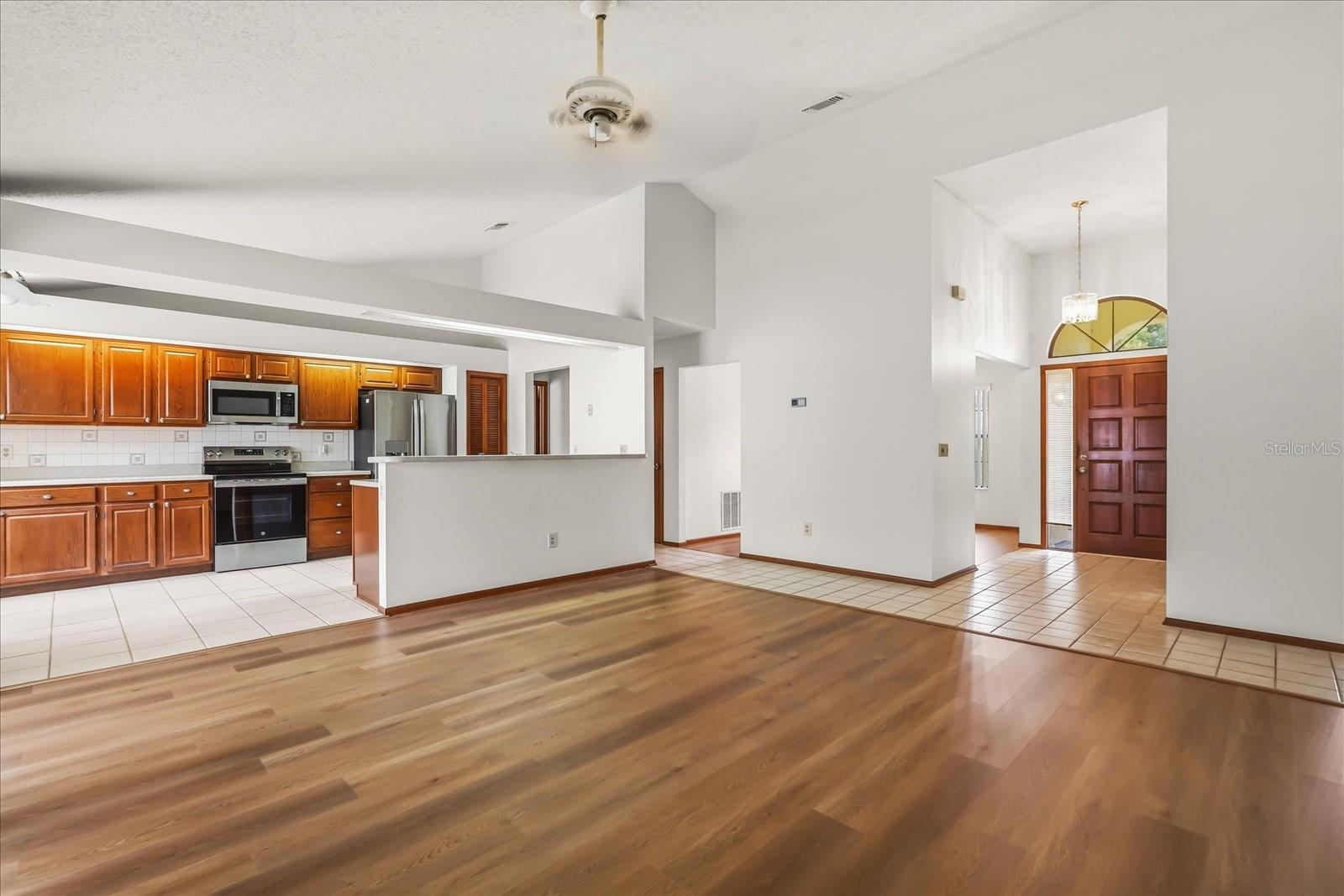 Image 4 of 41 For 10330 Taraby Court