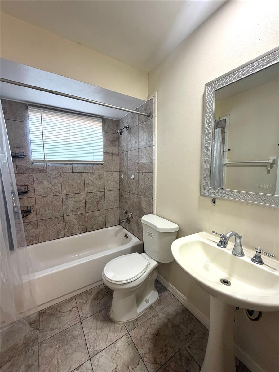 Image 15 of 22 For 1826 Mulberrywood Court