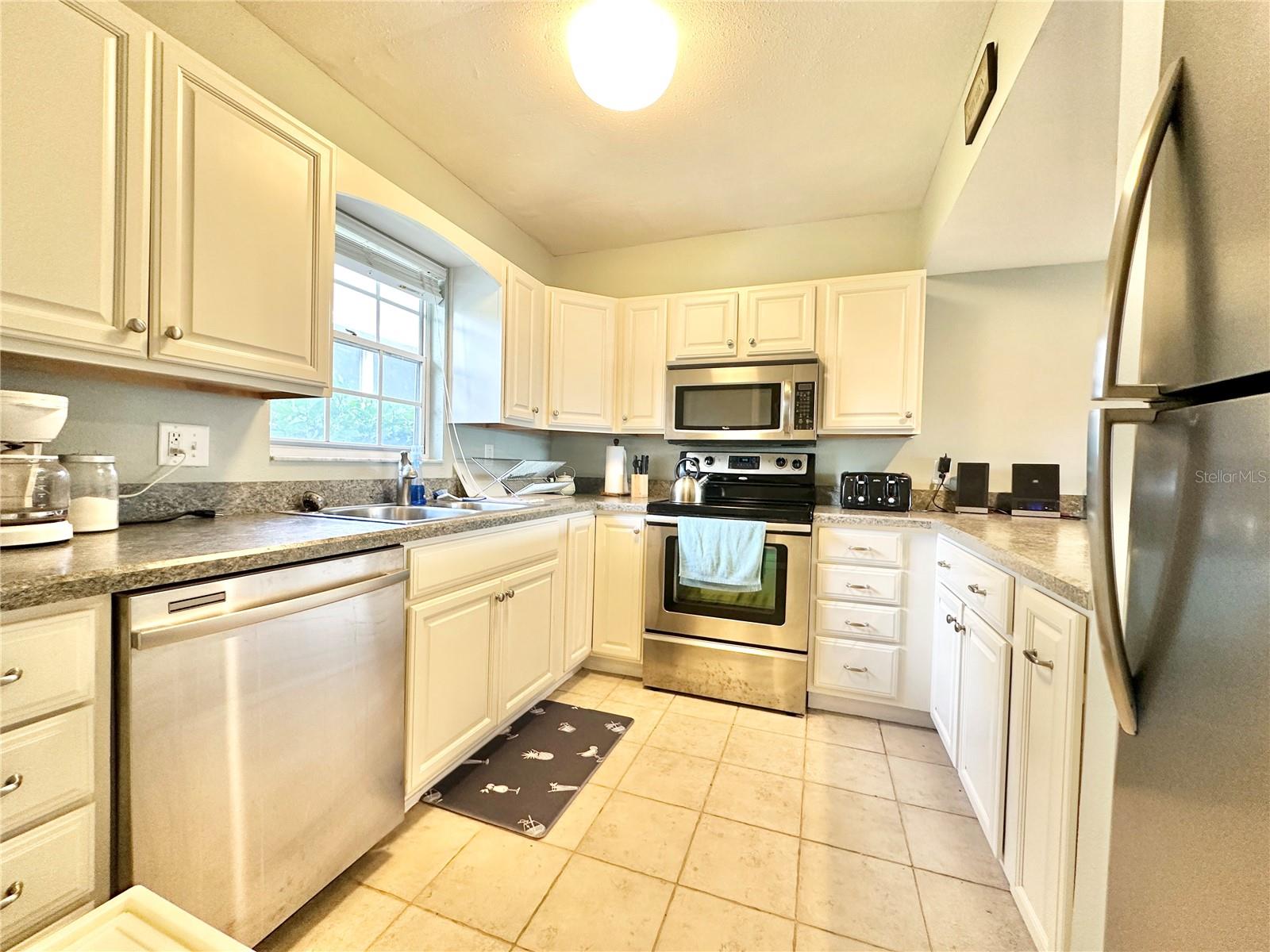Image 12 of 21 For 1096 Villa Lane 78