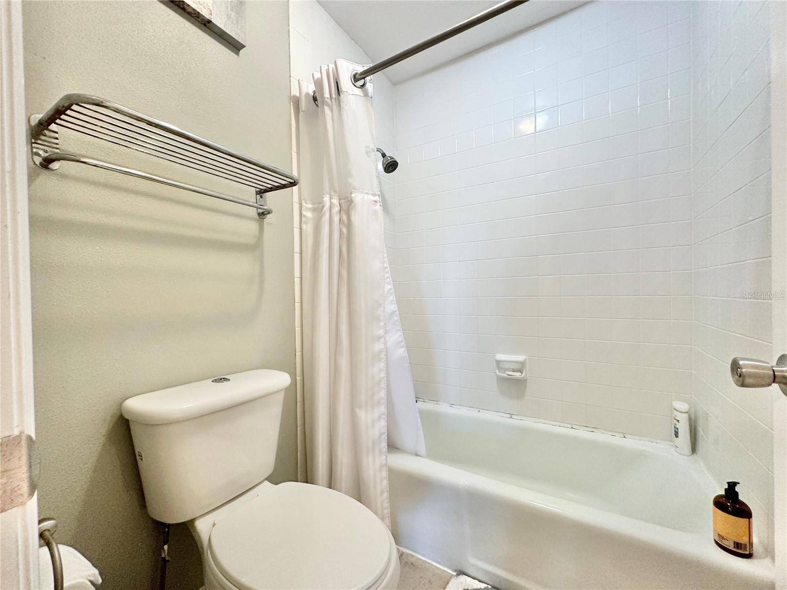 Image 17 of 21 For 1096 Villa Lane 78