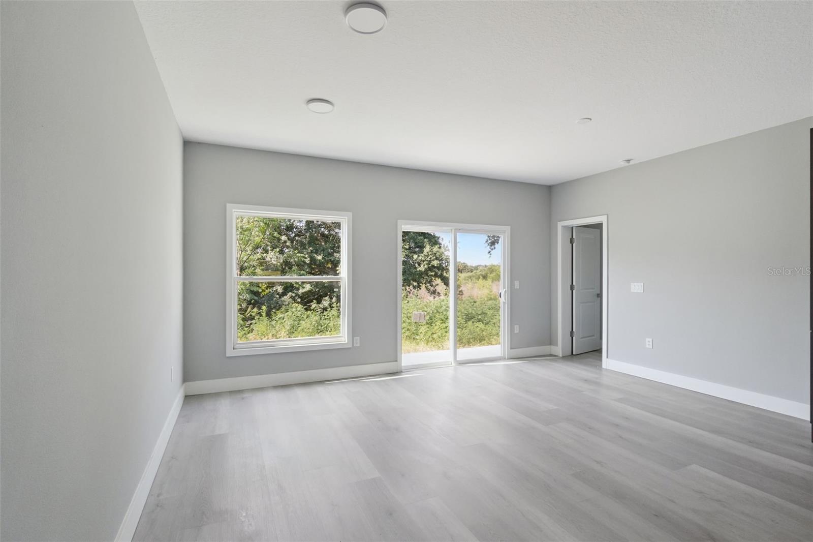 Image 13 of 30 For 397 North Boulevard W