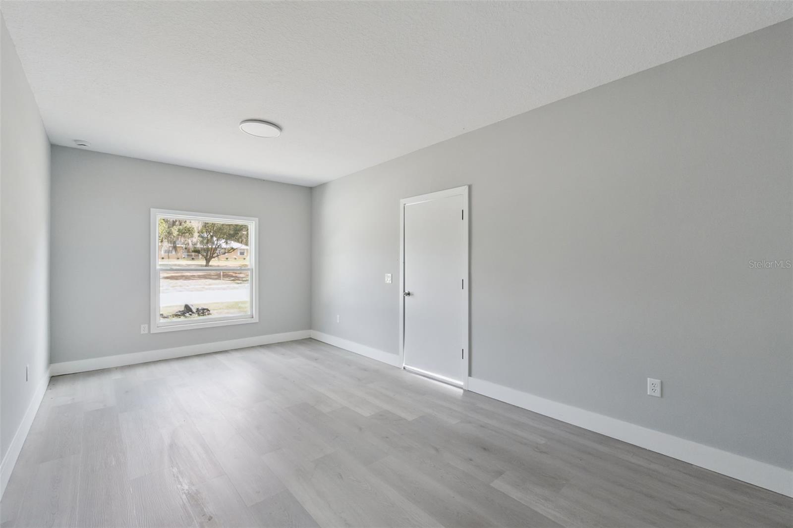 Image 15 of 30 For 397 North Boulevard W