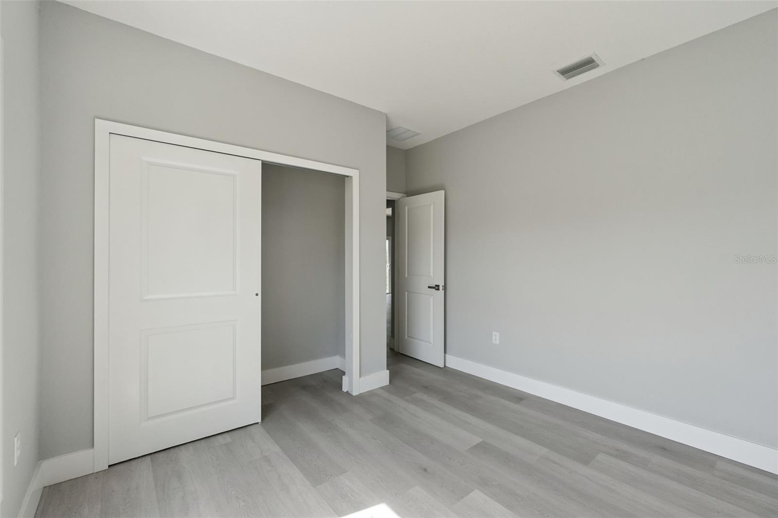 Image 16 of 30 For 397 North Boulevard W