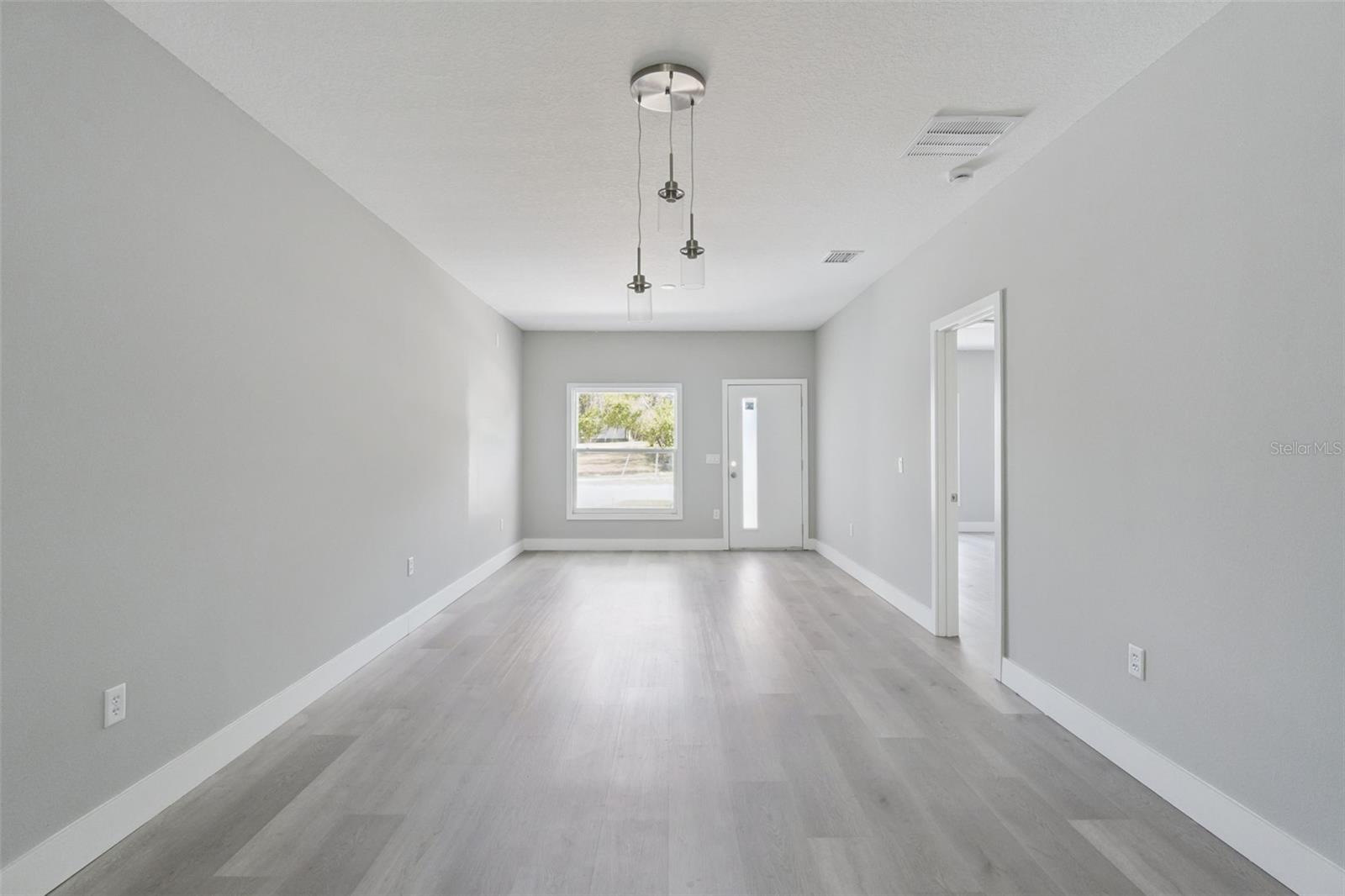 Image 2 of 30 For 397 North Boulevard W