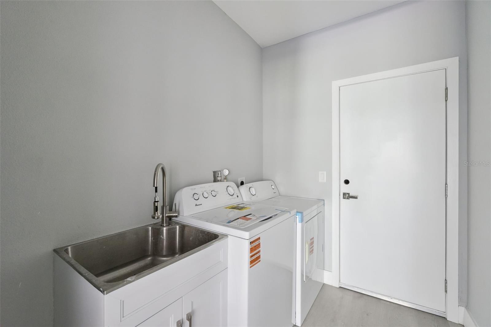 Image 23 of 30 For 397 North Boulevard W