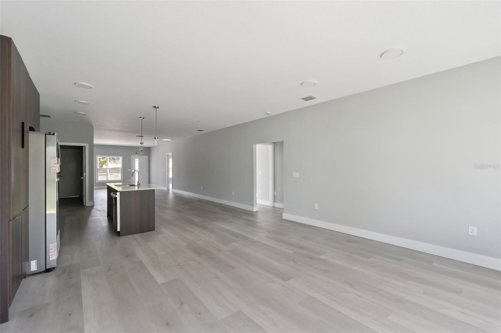 Image 6 of 30 For 397 North Boulevard W