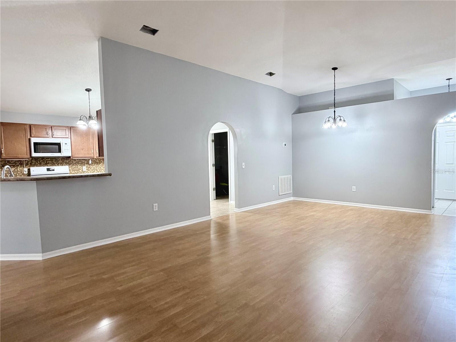 Image 15 of 17 For 26 Jett Loop