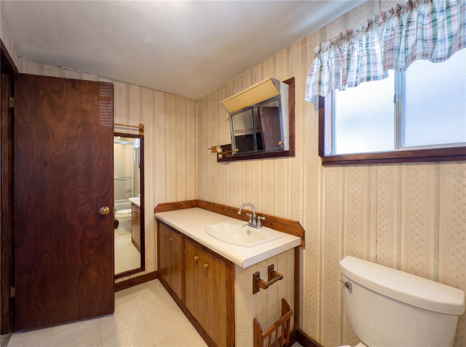 Image 12 of 19 For 1385 Bender Avenue