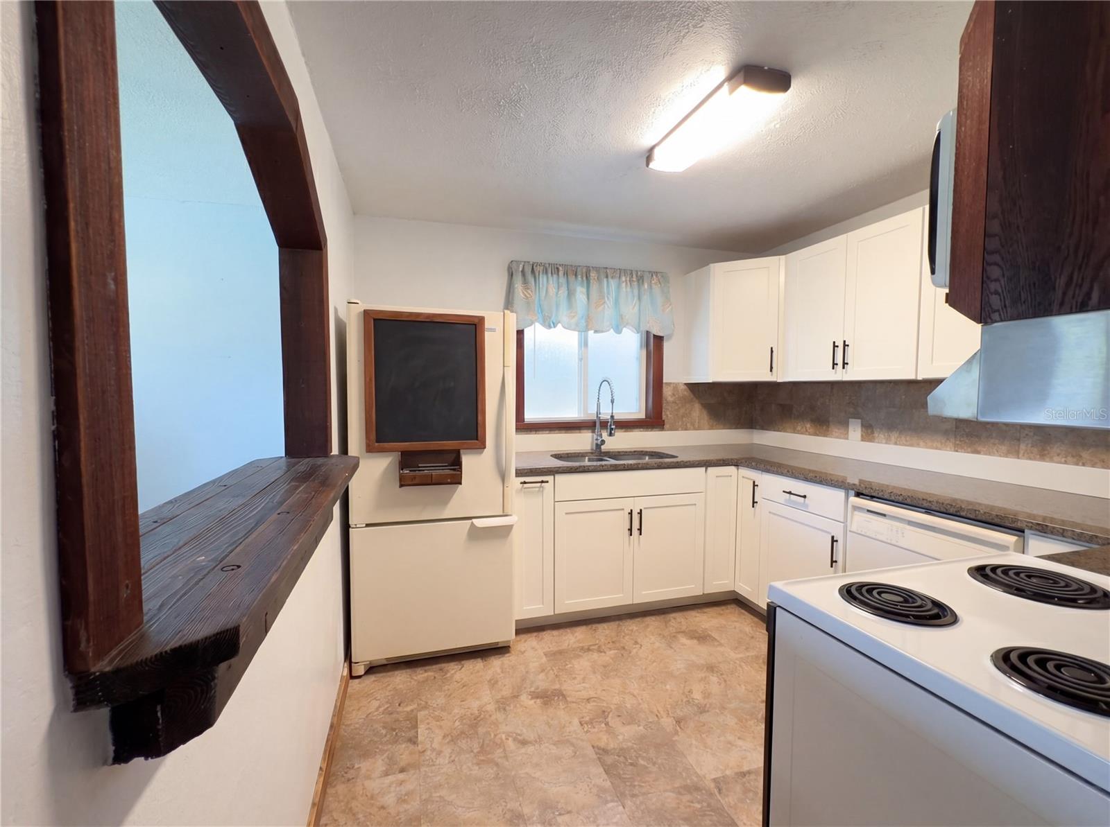 Image 2 of 19 For 1385 Bender Avenue