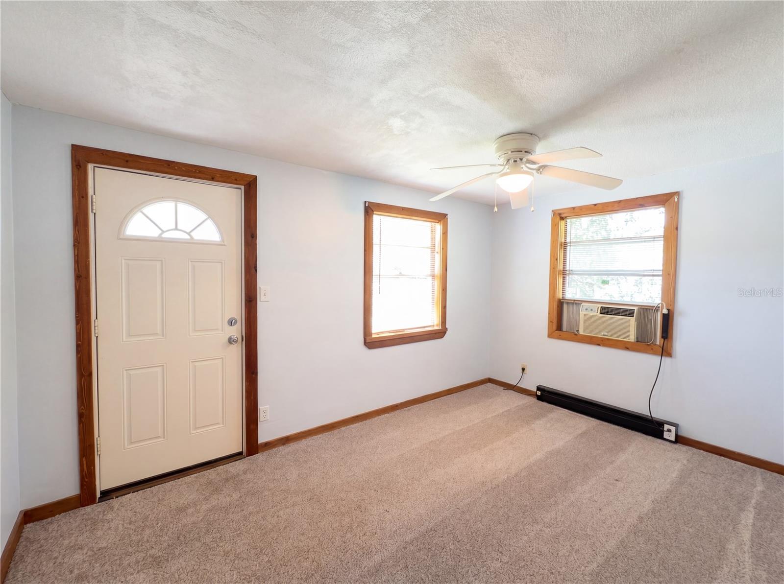 Image 3 of 19 For 1385 Bender Avenue