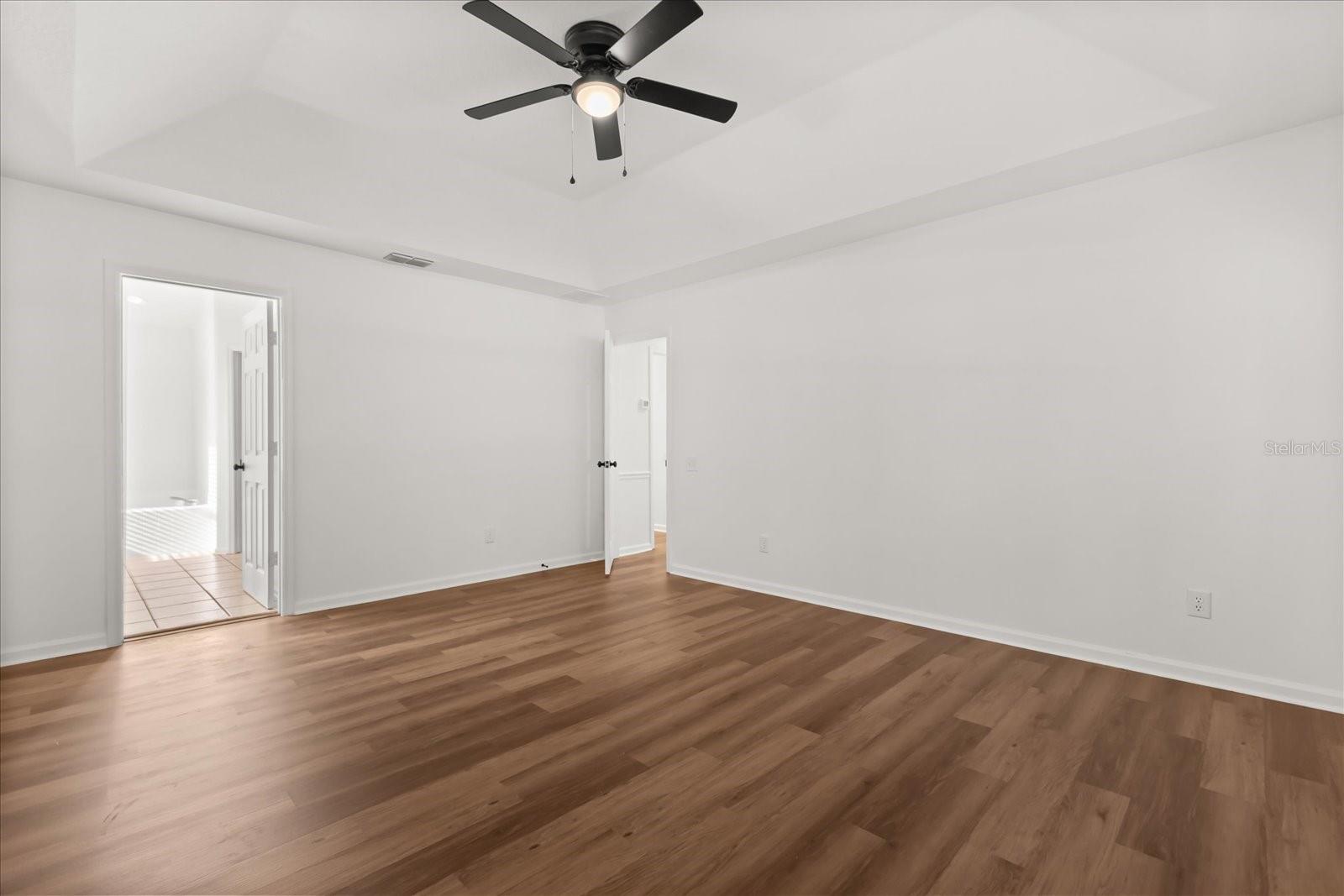 Image 20 of 48 For 349 Hanging Moss