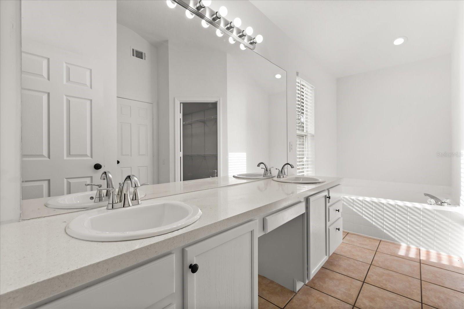 Image 21 of 48 For 349 Hanging Moss