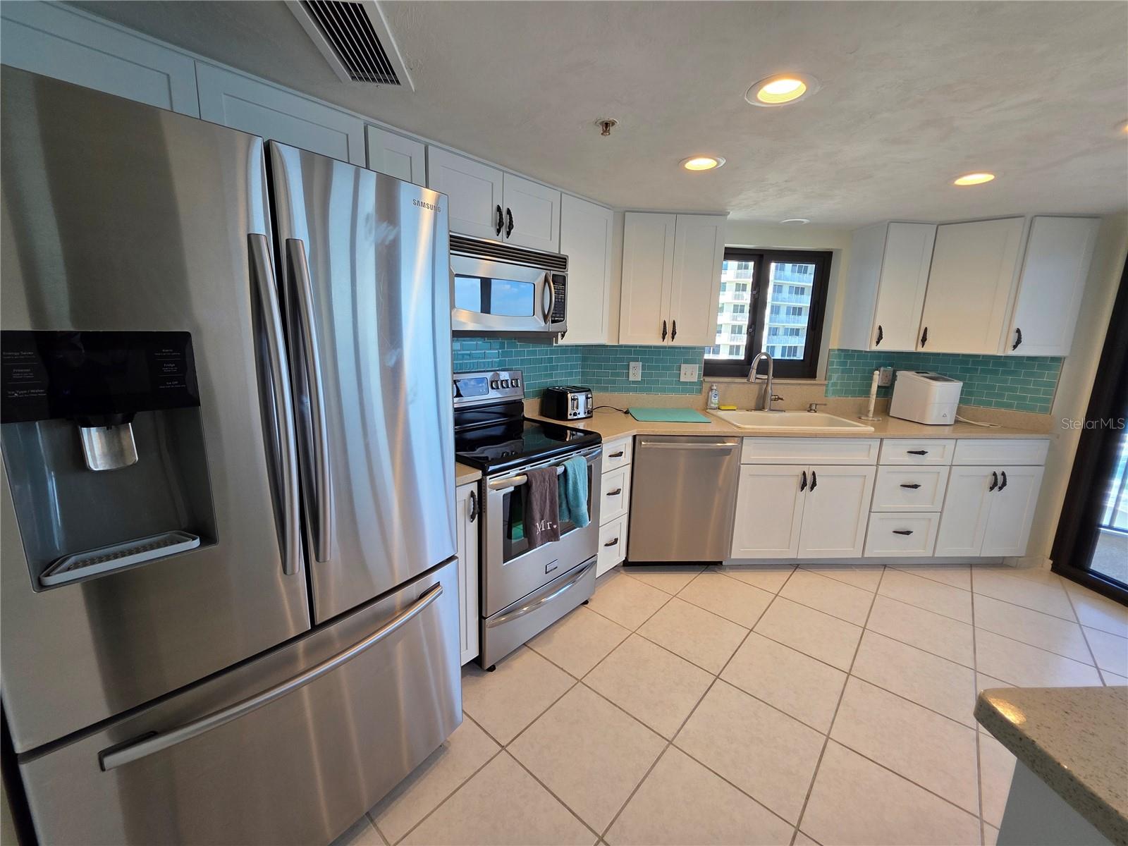 Image 13 of 23 For 2555 Atlantic Avenue 1601