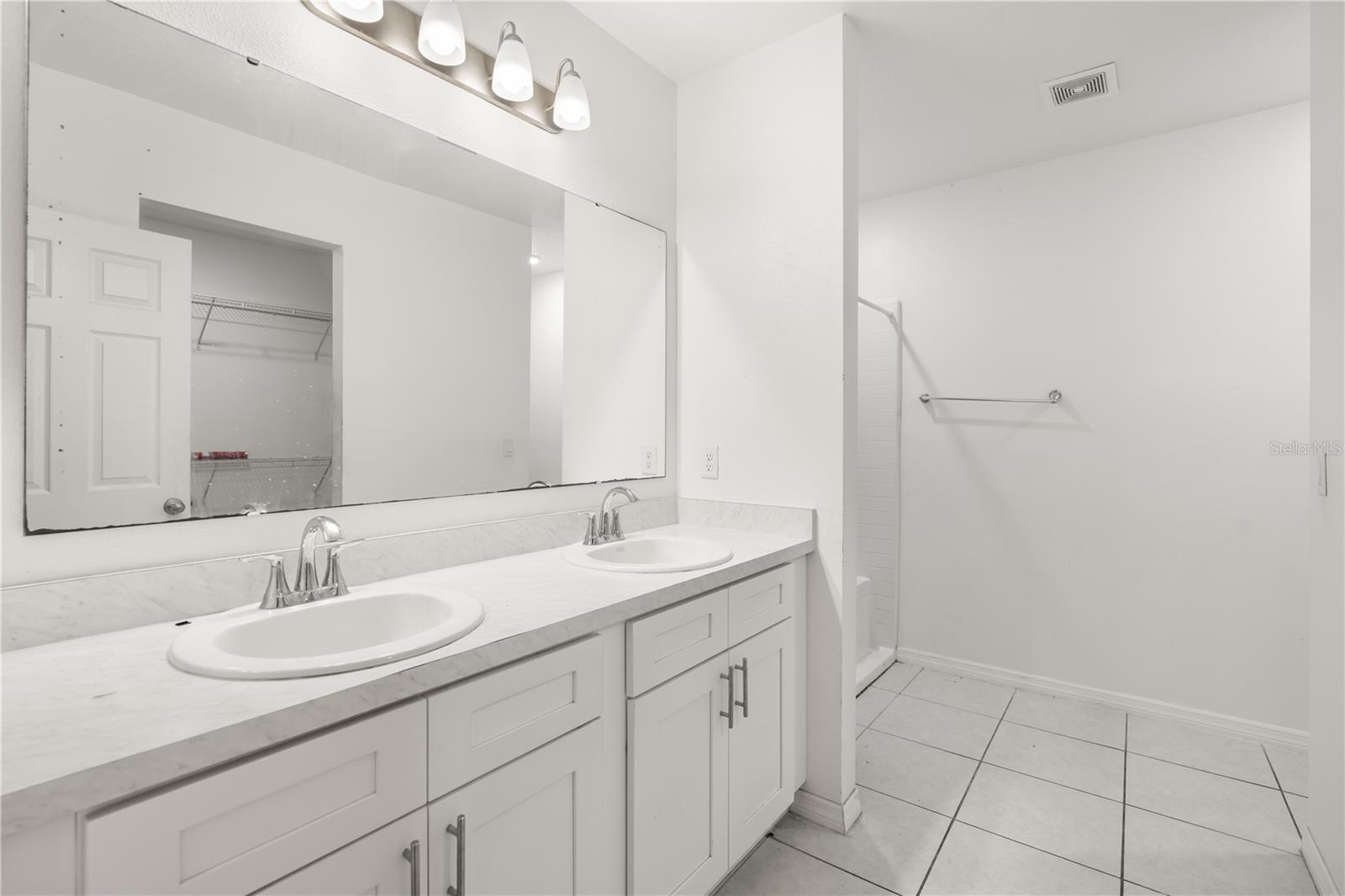 Image 14 of 27 For 704 Pasteur Lane