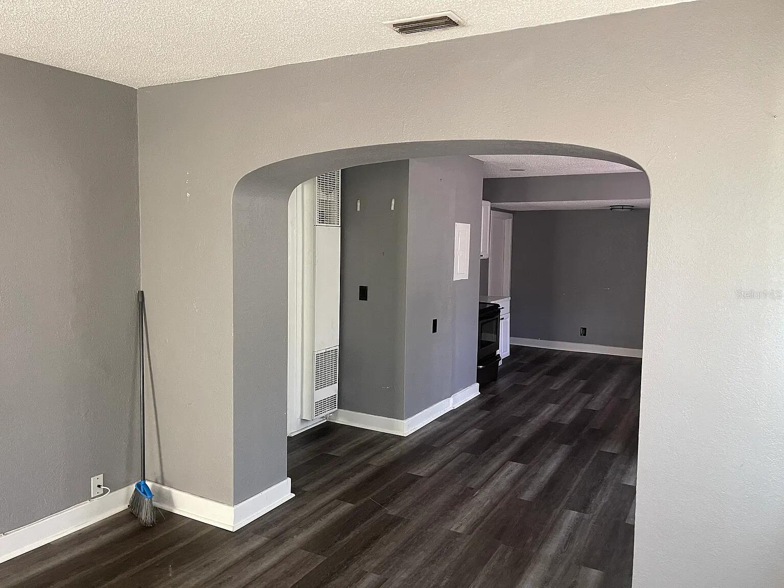 Image 3 of 16 For 1301 Prescott Street S