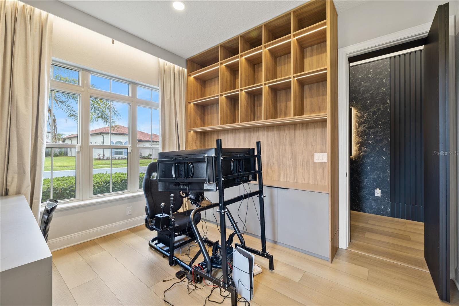 Image 11 of 98 For 10829 Royal Cypress Way