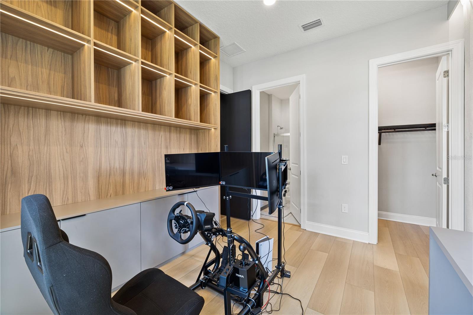 Image 12 of 98 For 10829 Royal Cypress Way