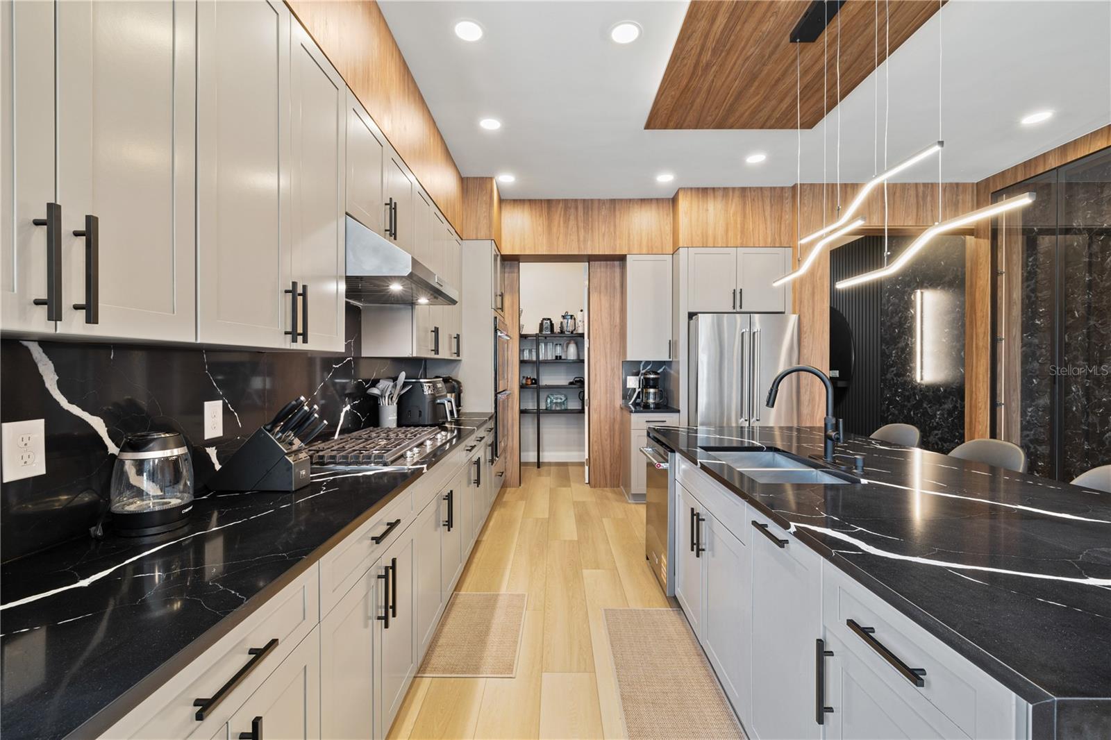 Image 21 of 98 For 10829 Royal Cypress Way