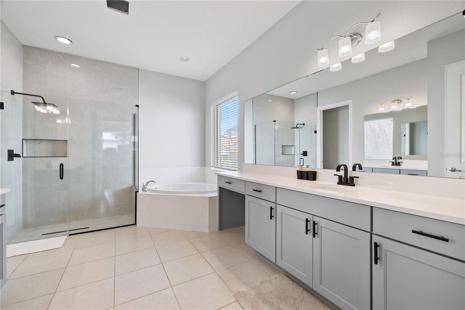 Image 44 of 98 For 10829 Royal Cypress Way