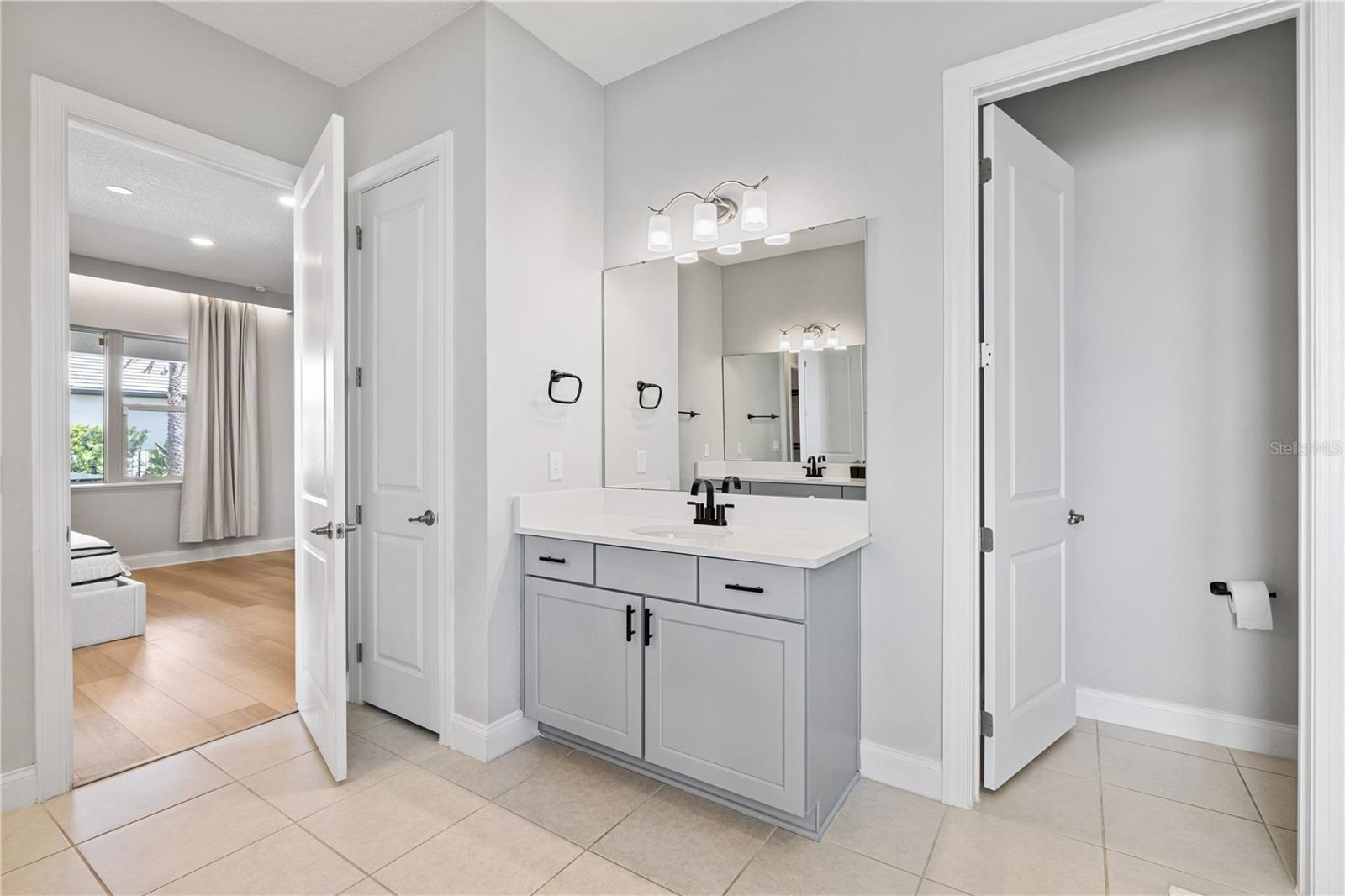 Image 45 of 98 For 10829 Royal Cypress Way