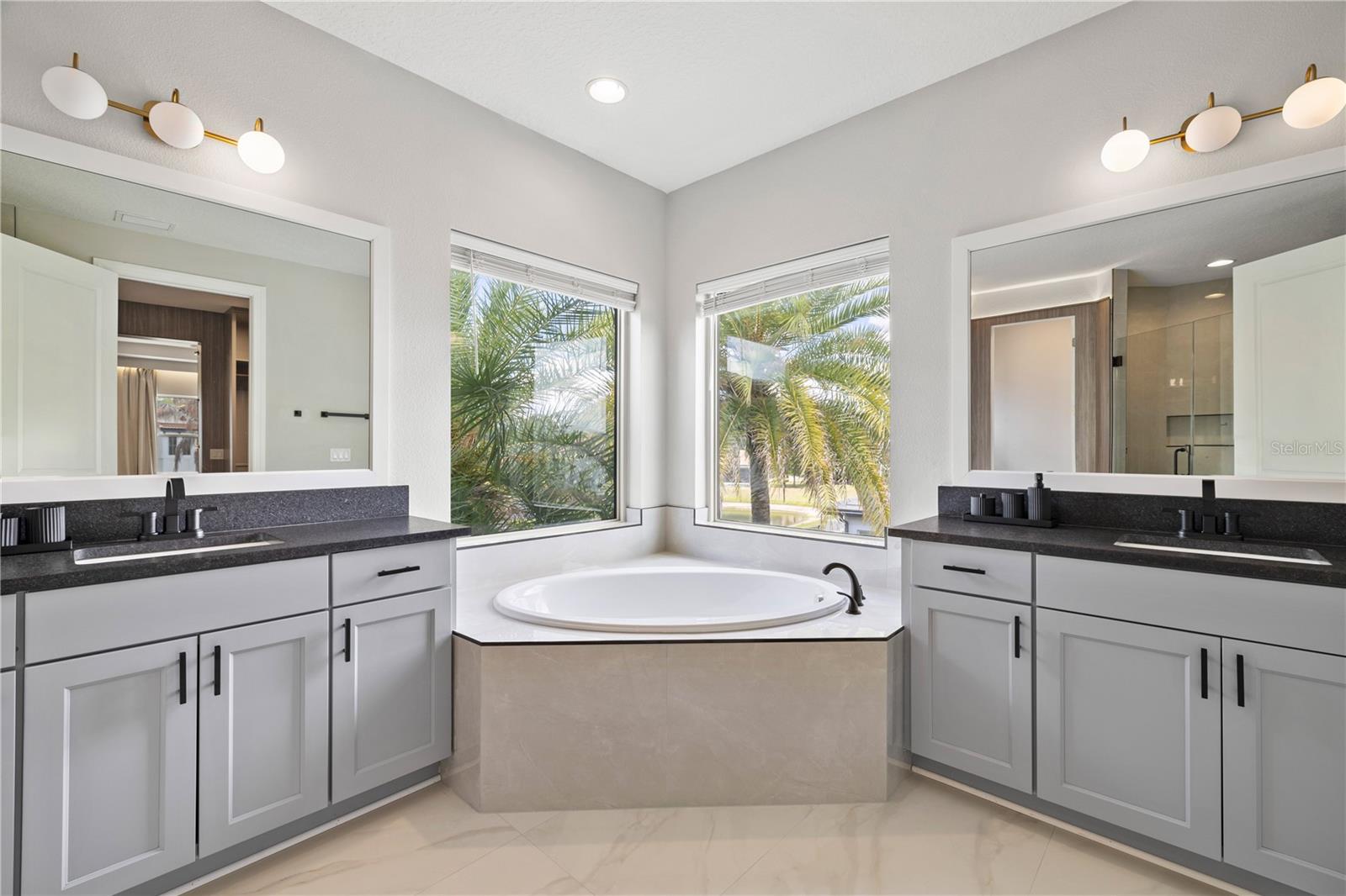 Image 53 of 98 For 10829 Royal Cypress Way