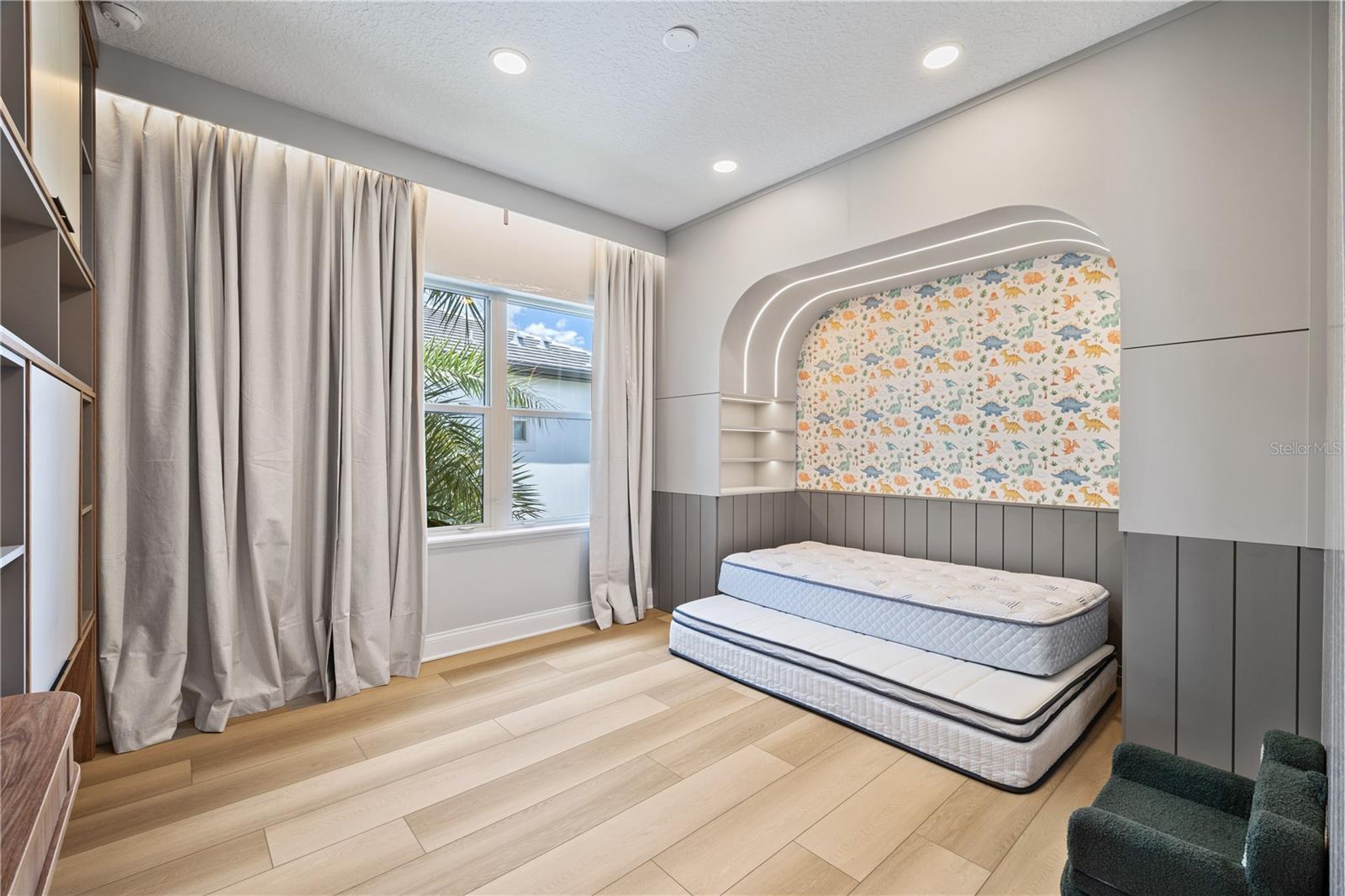 Image 64 of 98 For 10829 Royal Cypress Way