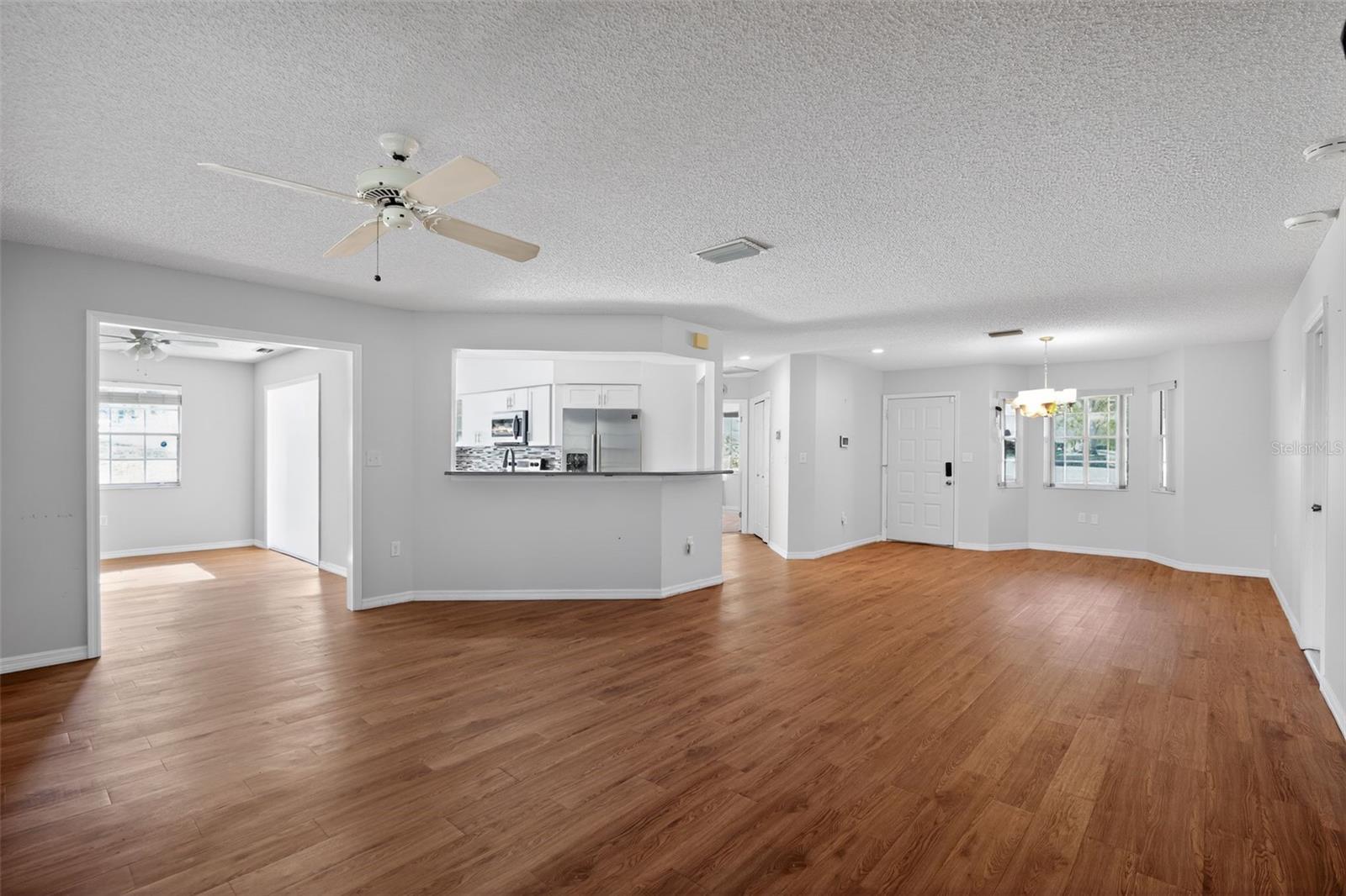 Listing photo id 8 for 3644 Laurelwood Loop