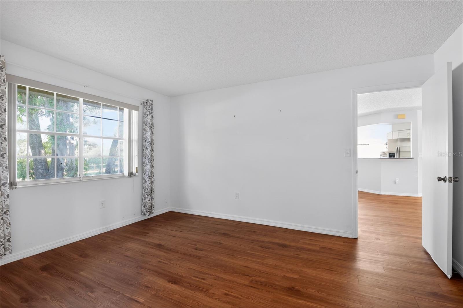 Listing photo id 9 for 3644 Laurelwood Loop