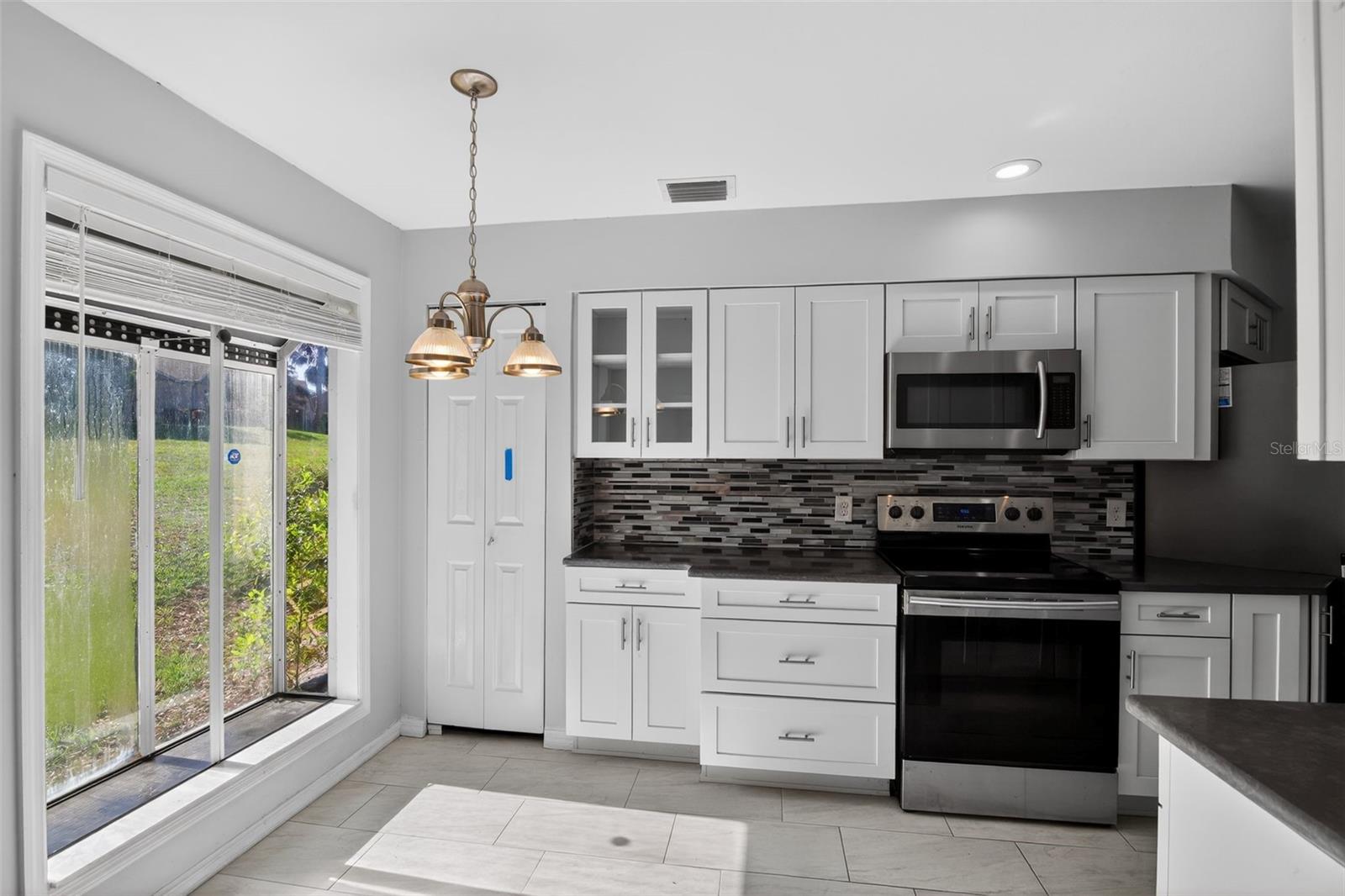 Listing photo id 10 for 3644 Laurelwood Loop