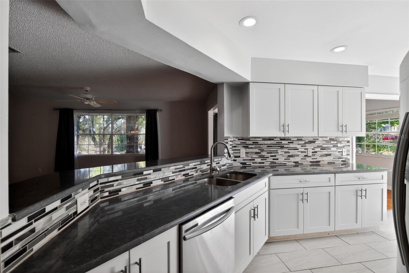 Listing photo id 12 for 3644 Laurelwood Loop