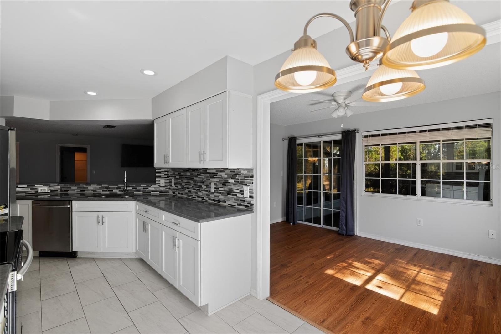 Listing photo id 14 for 3644 Laurelwood Loop