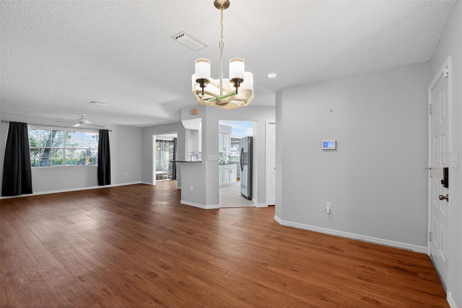 Listing photo id 15 for 3644 Laurelwood Loop