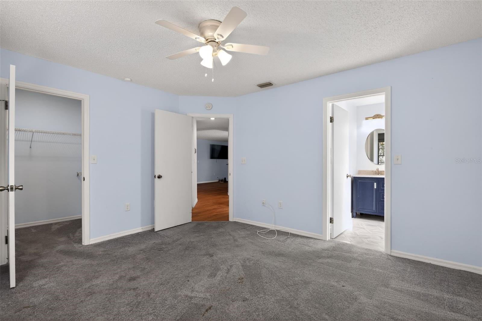 Listing photo id 18 for 3644 Laurelwood Loop