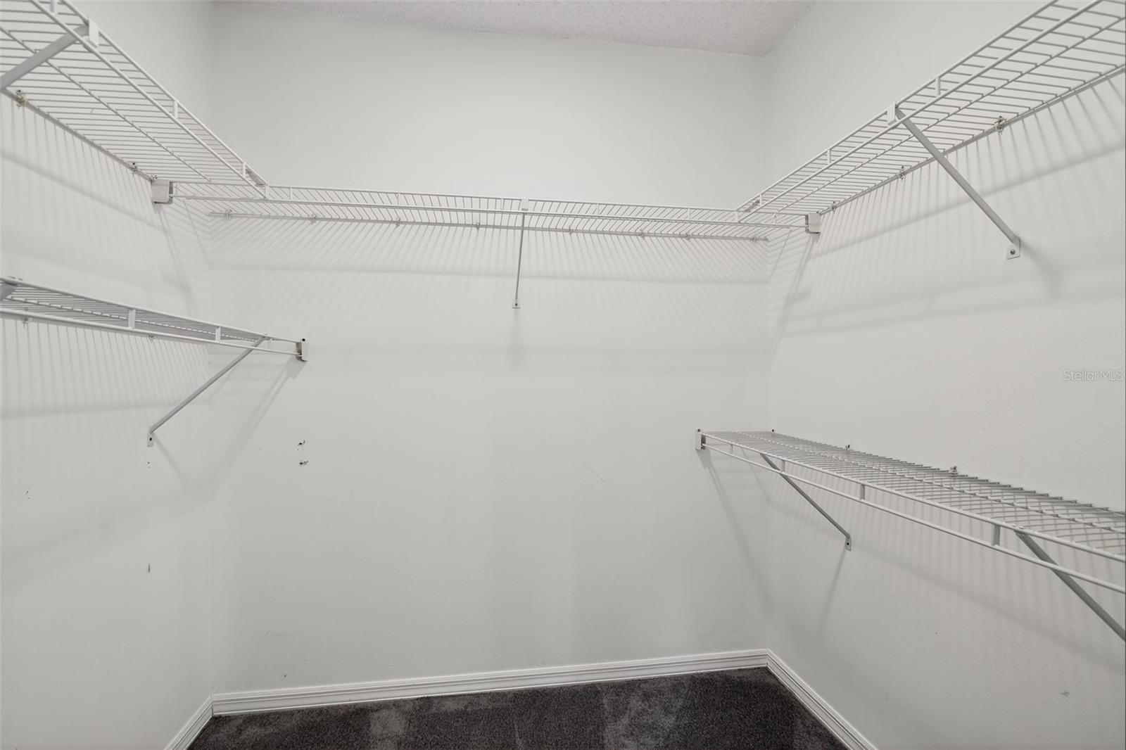 Listing photo id 23 for 3644 Laurelwood Loop