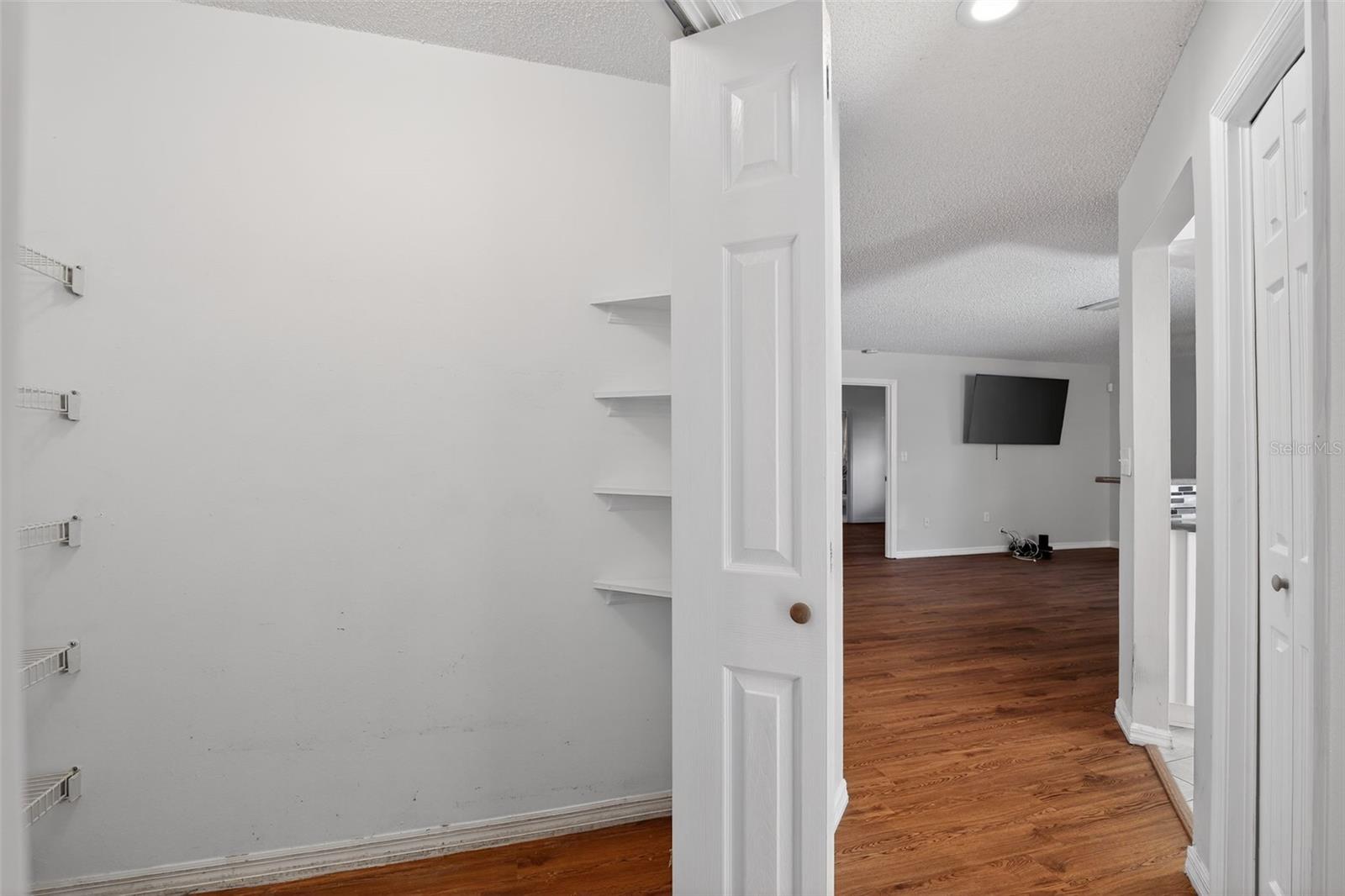 Listing photo id 24 for 3644 Laurelwood Loop