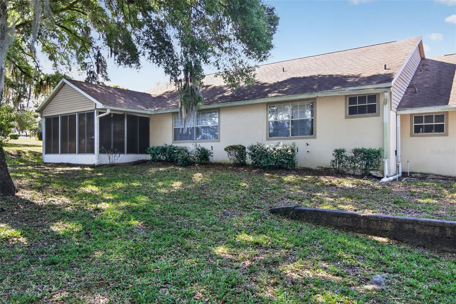 Listing photo id 3 for 3644 Laurelwood Loop