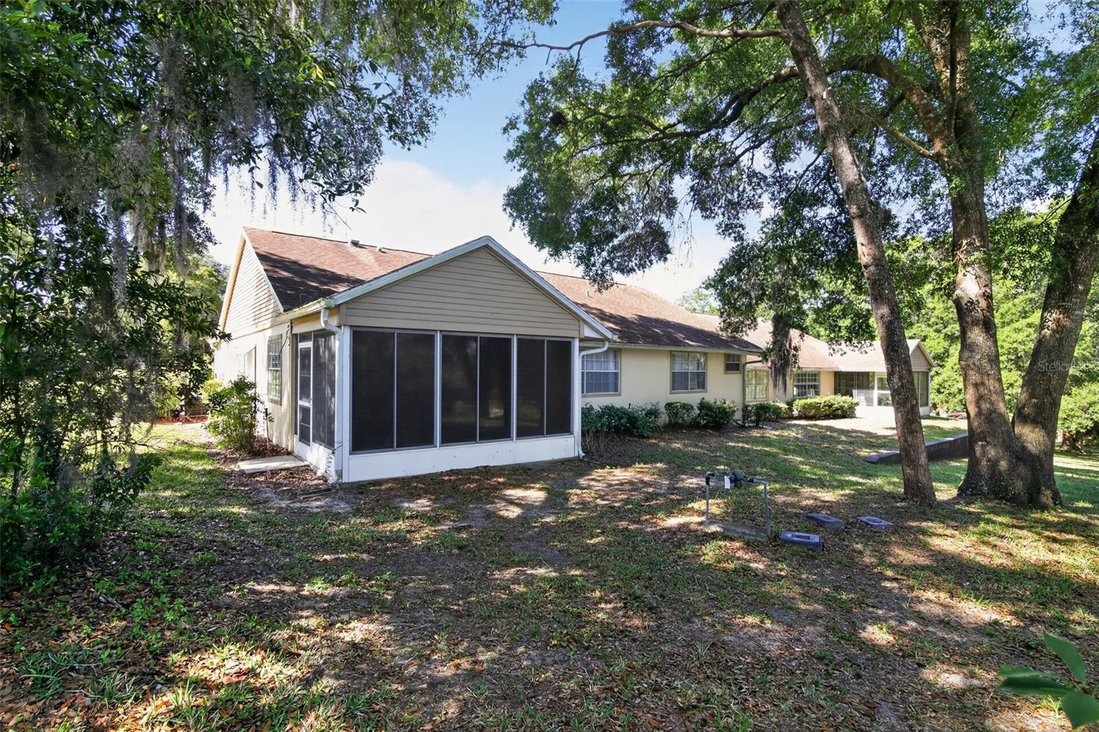 Listing photo id 5 for 3644 Laurelwood Loop