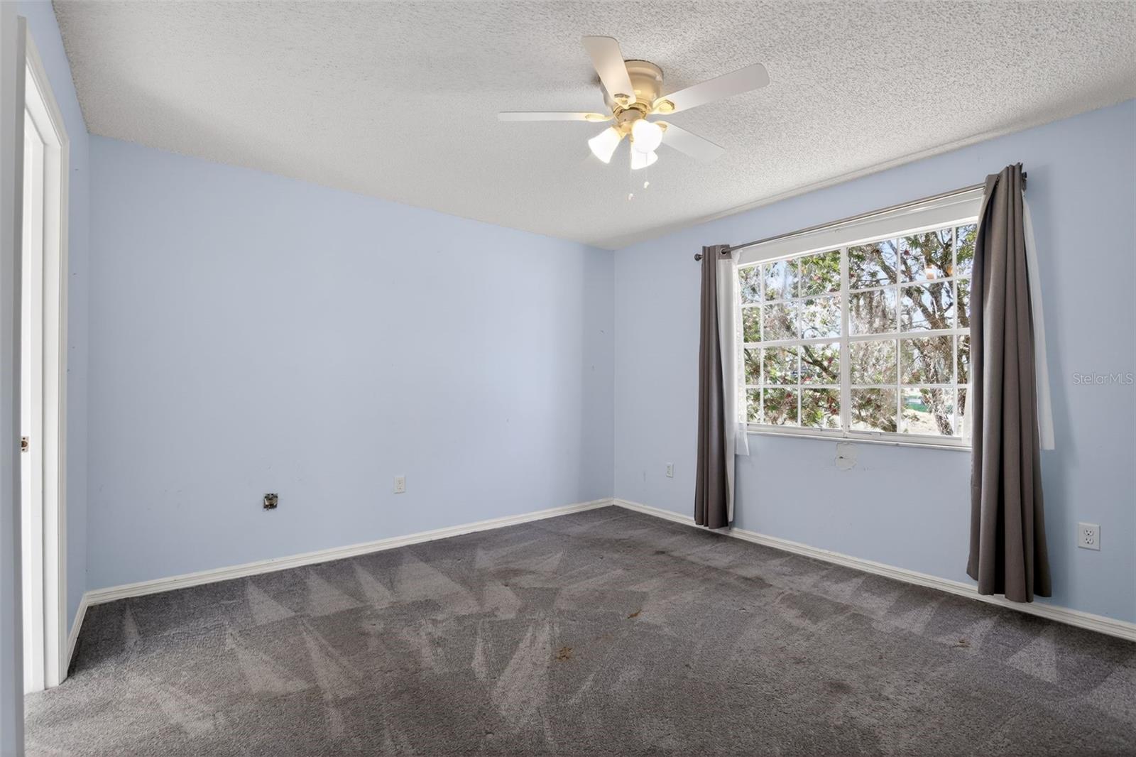 Listing photo id 7 for 3644 Laurelwood Loop