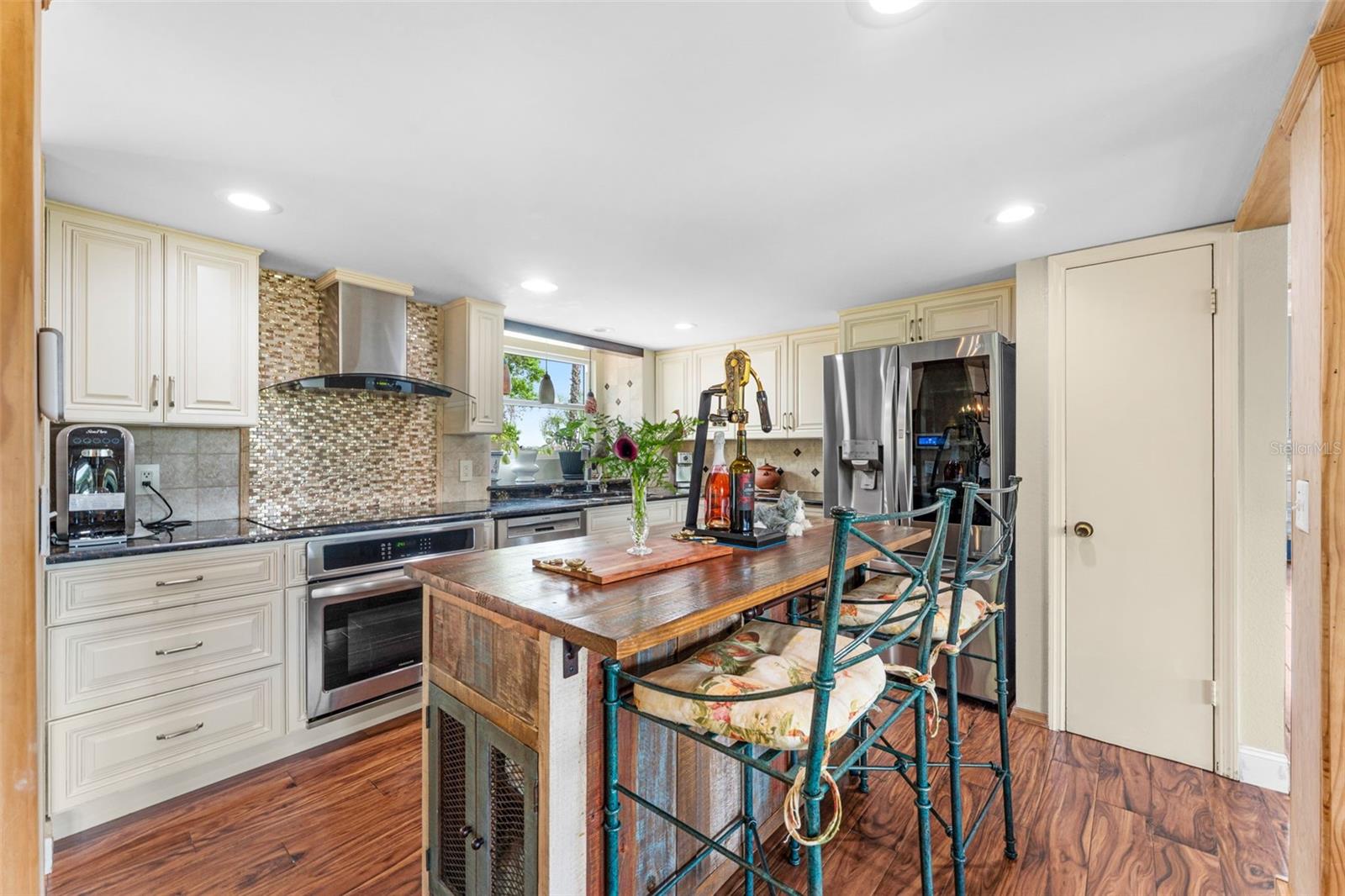 Image 11 of 52 For 13332 Suburban Terrace
